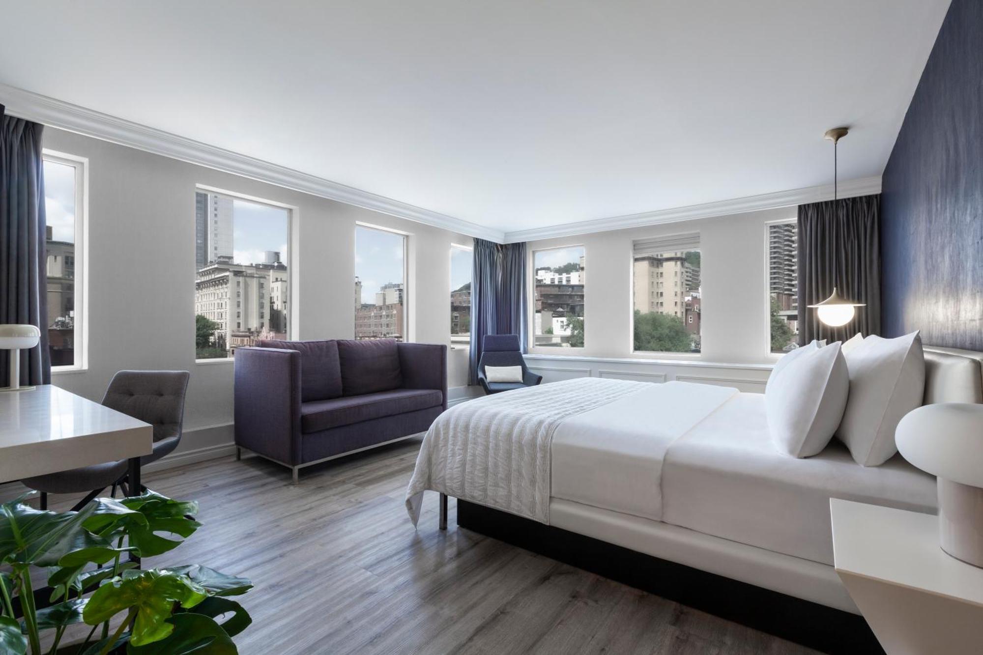 Junior Suite, 1 King, Corner room,1132673691:JPEG