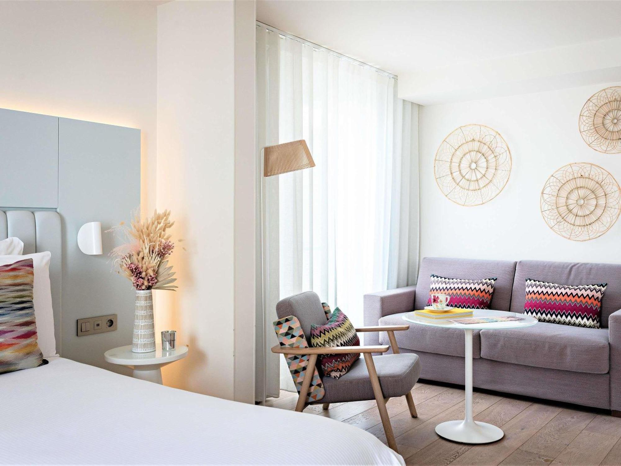 Suite Junior con 1 cama extragrande o 2 individuales y 1 sofá convertible