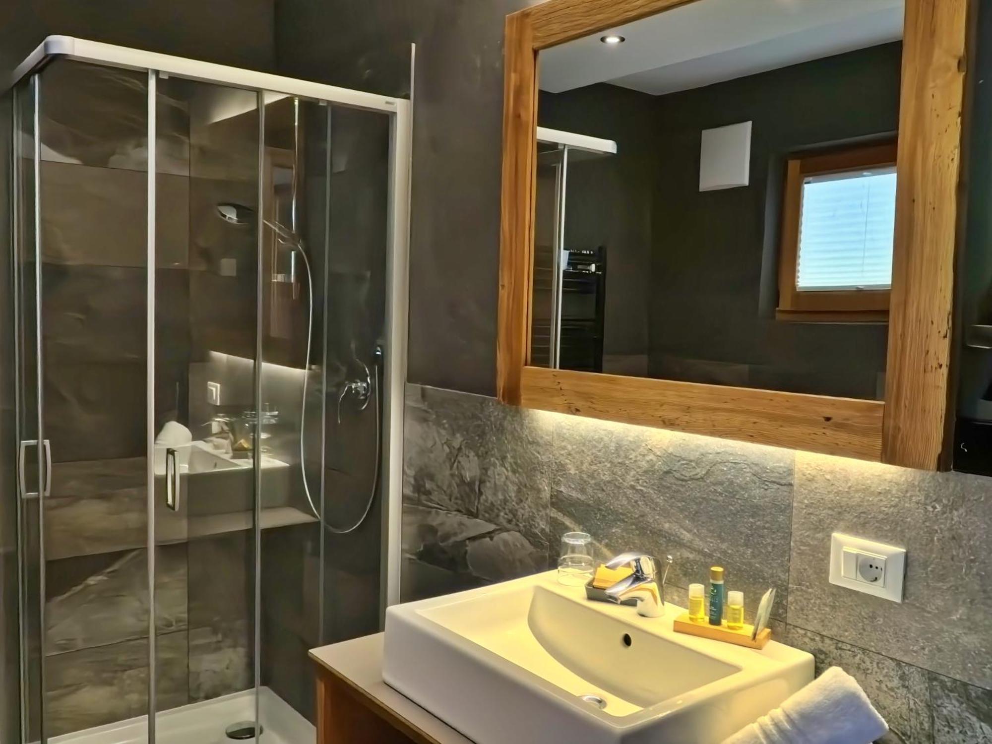 Deluxe Two-Bedroom Apartment