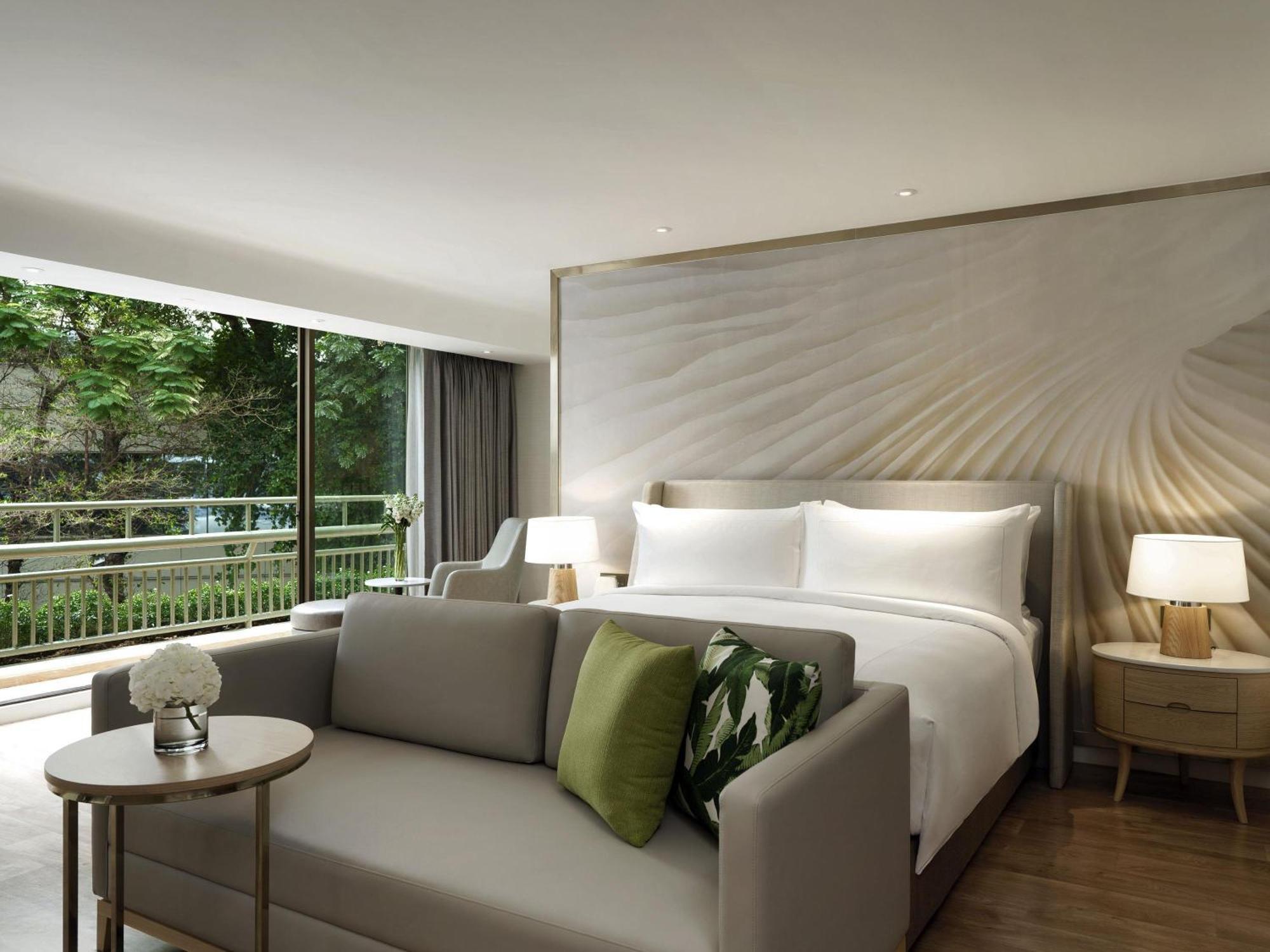 One-Bedroom Family Suite with One King Bed and Sofa Bed or Bunk Beds,1743212990:JPEG