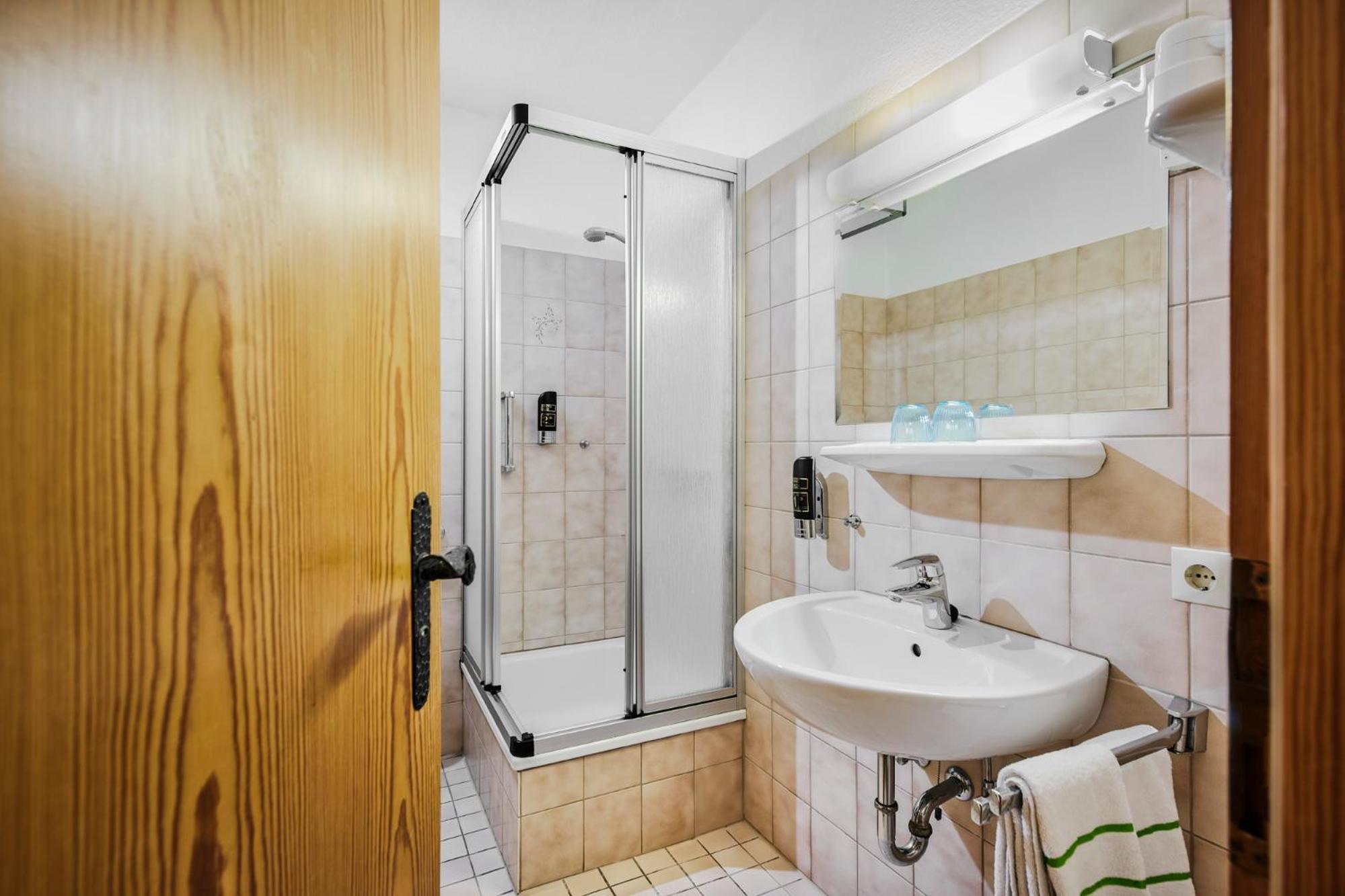 Single Room,1729983900:JPEG