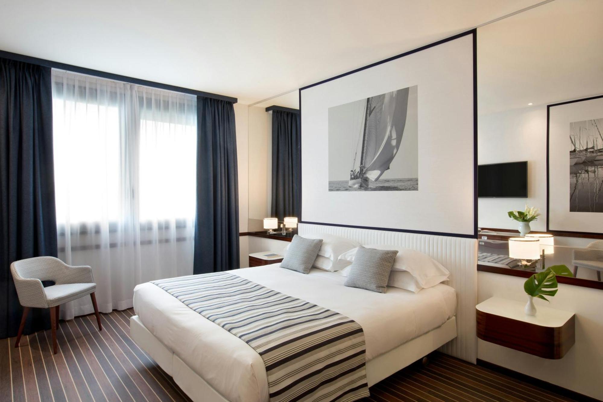 Deluxe Double Room with City View
