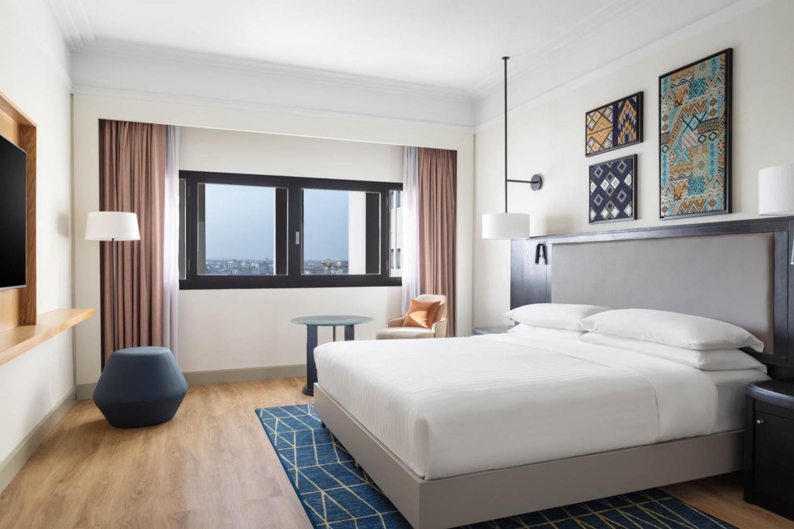 Superior King Room City View