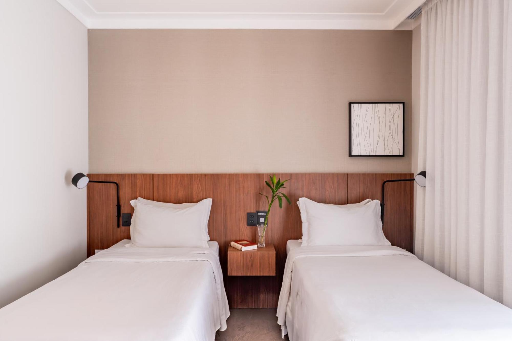 Quarto Luxo com 2 Camas de Solteiro