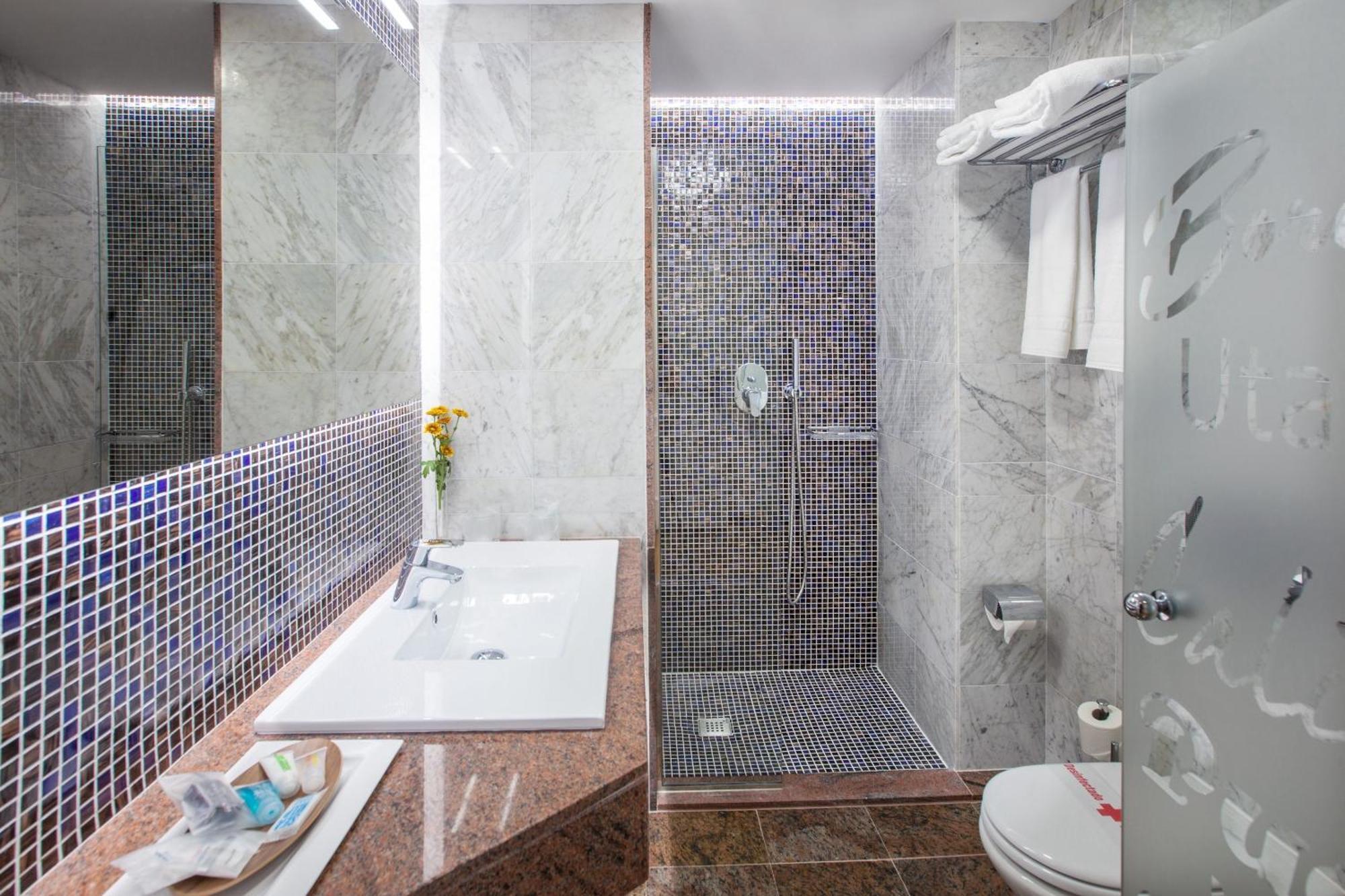 Superior Single Room with Sea View,1730013253:JPEG