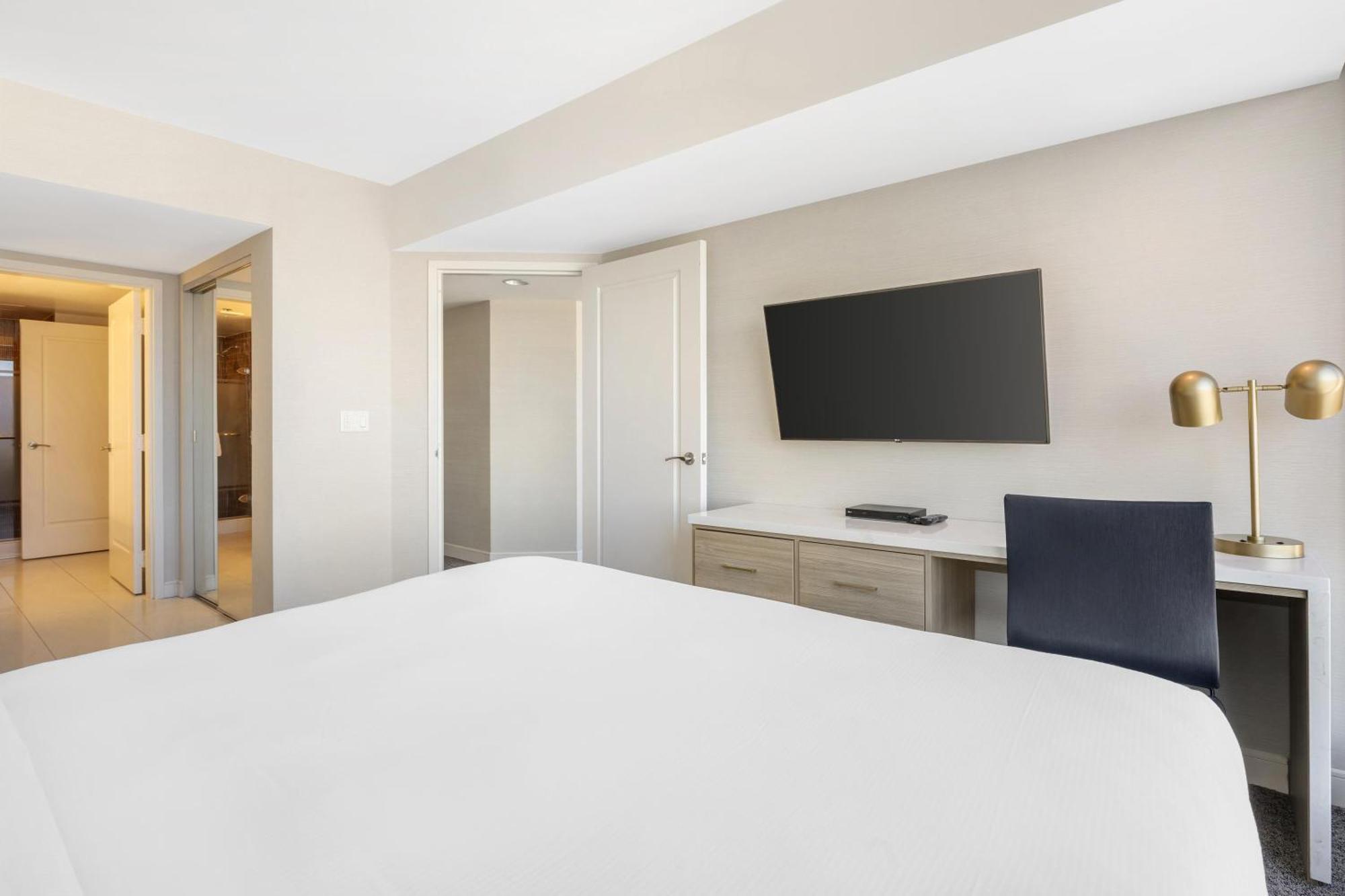 Suíte Júnior com Cama King-size e Sofá-cama