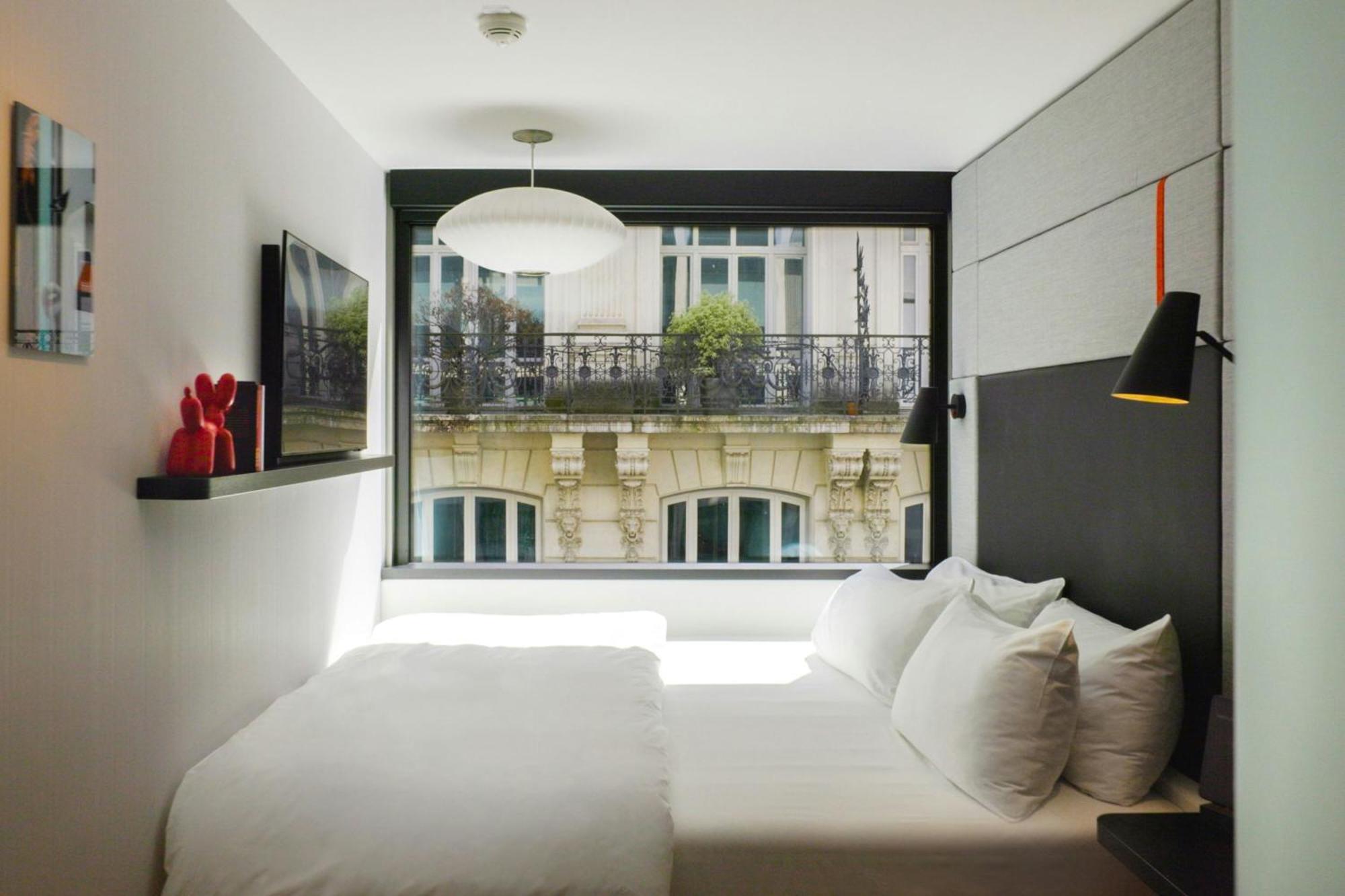 Zimmer mit Kingsize-Bett