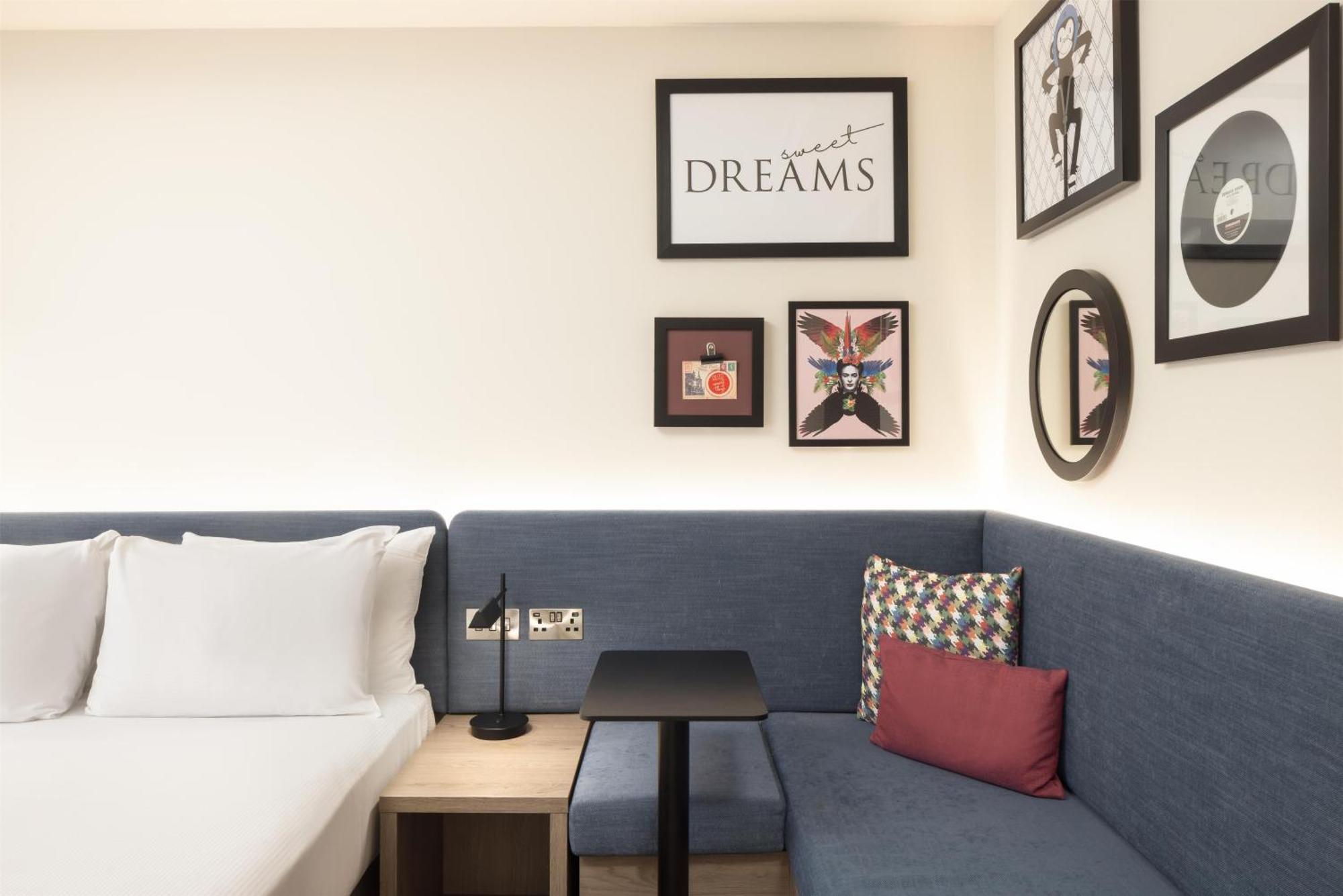 Queen Room Accessible