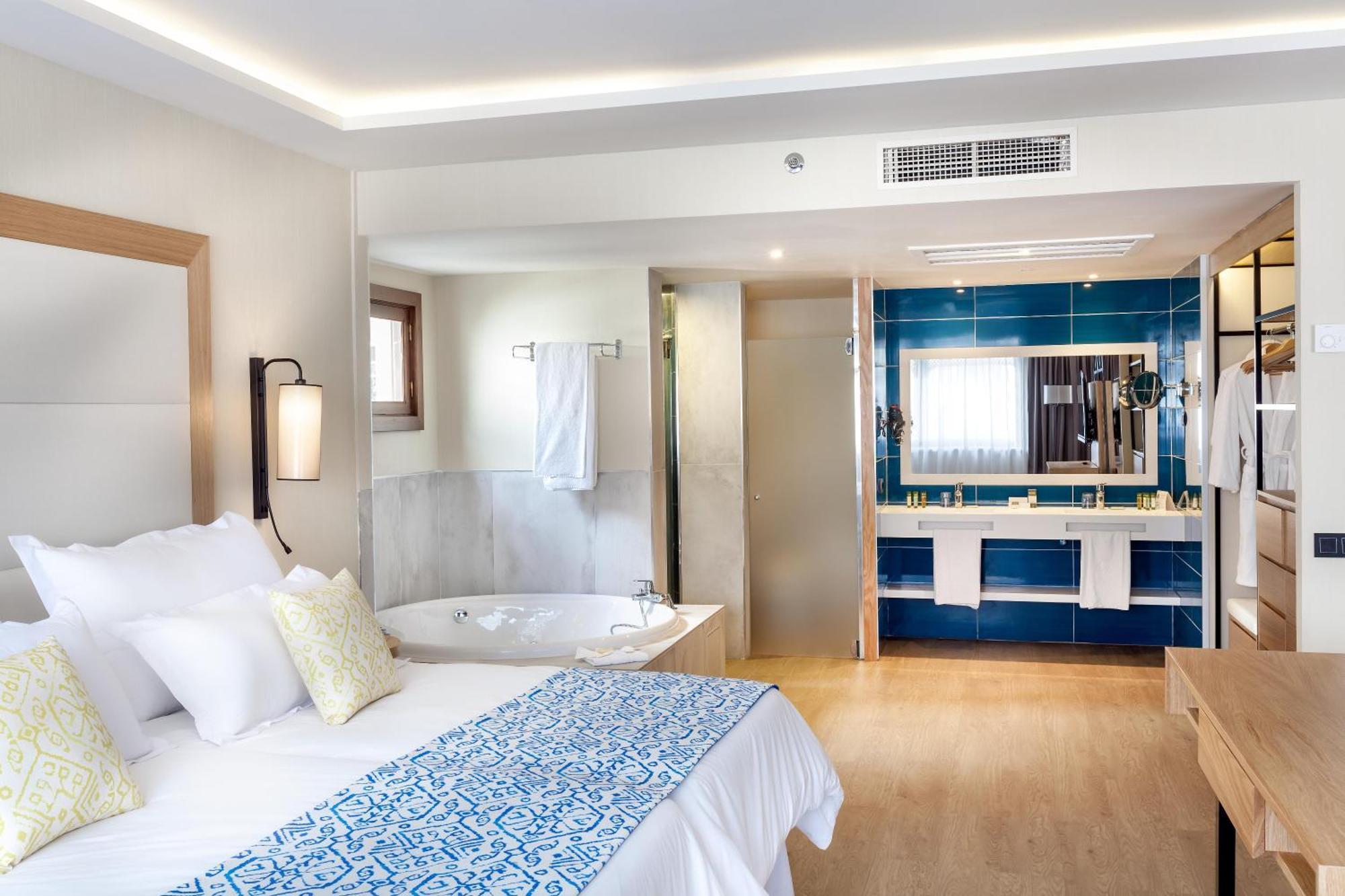 Suite (2 Adults + 2 Children)
