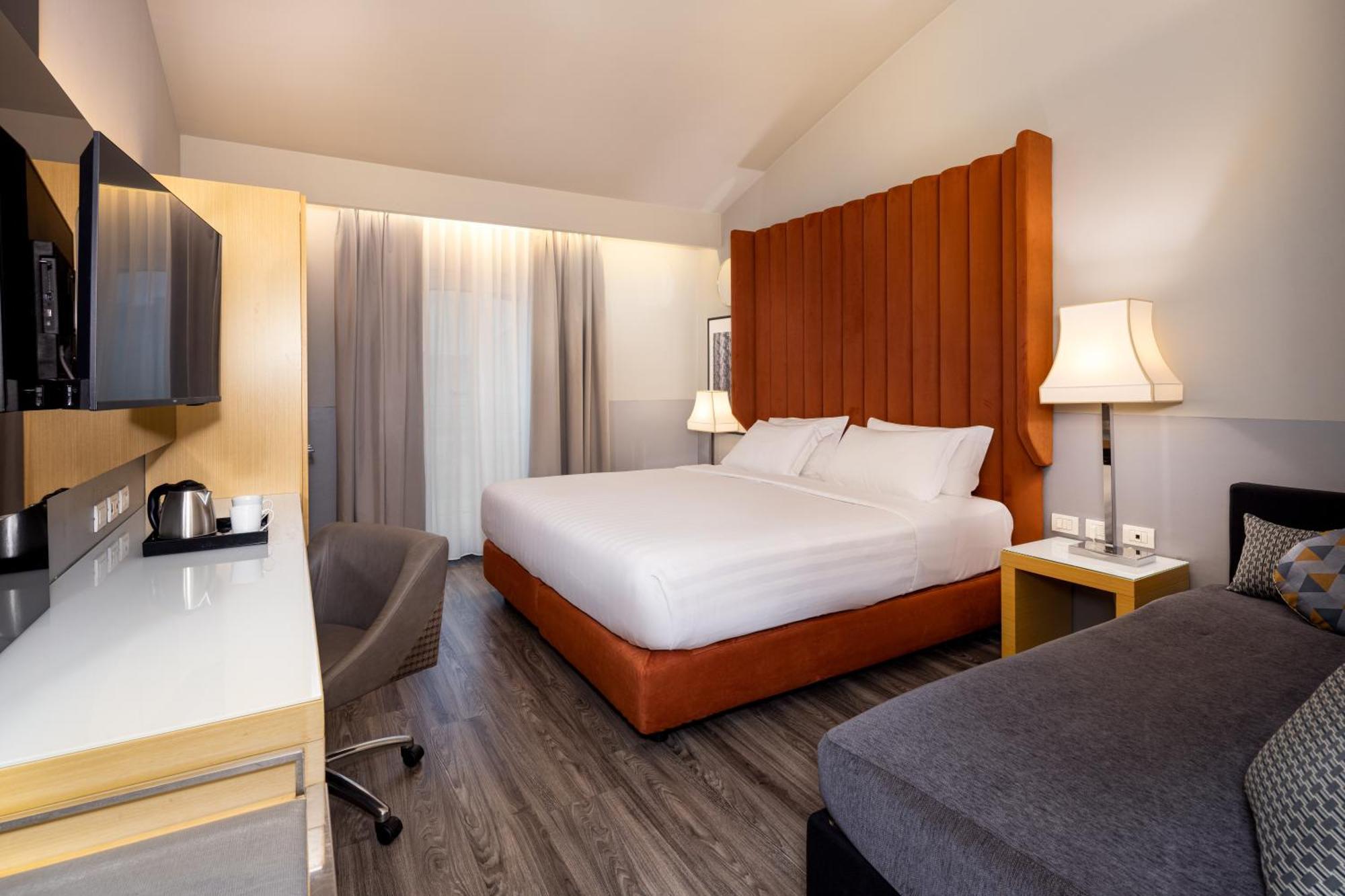 Habitación Premium con cama extragrande y sofá cama