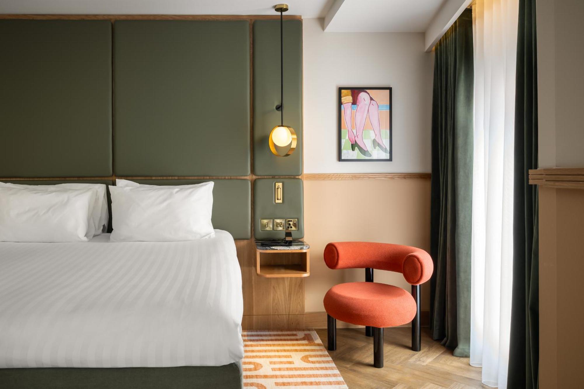 EXPLORE King (with complimentary minibar),1746811161:JPEG