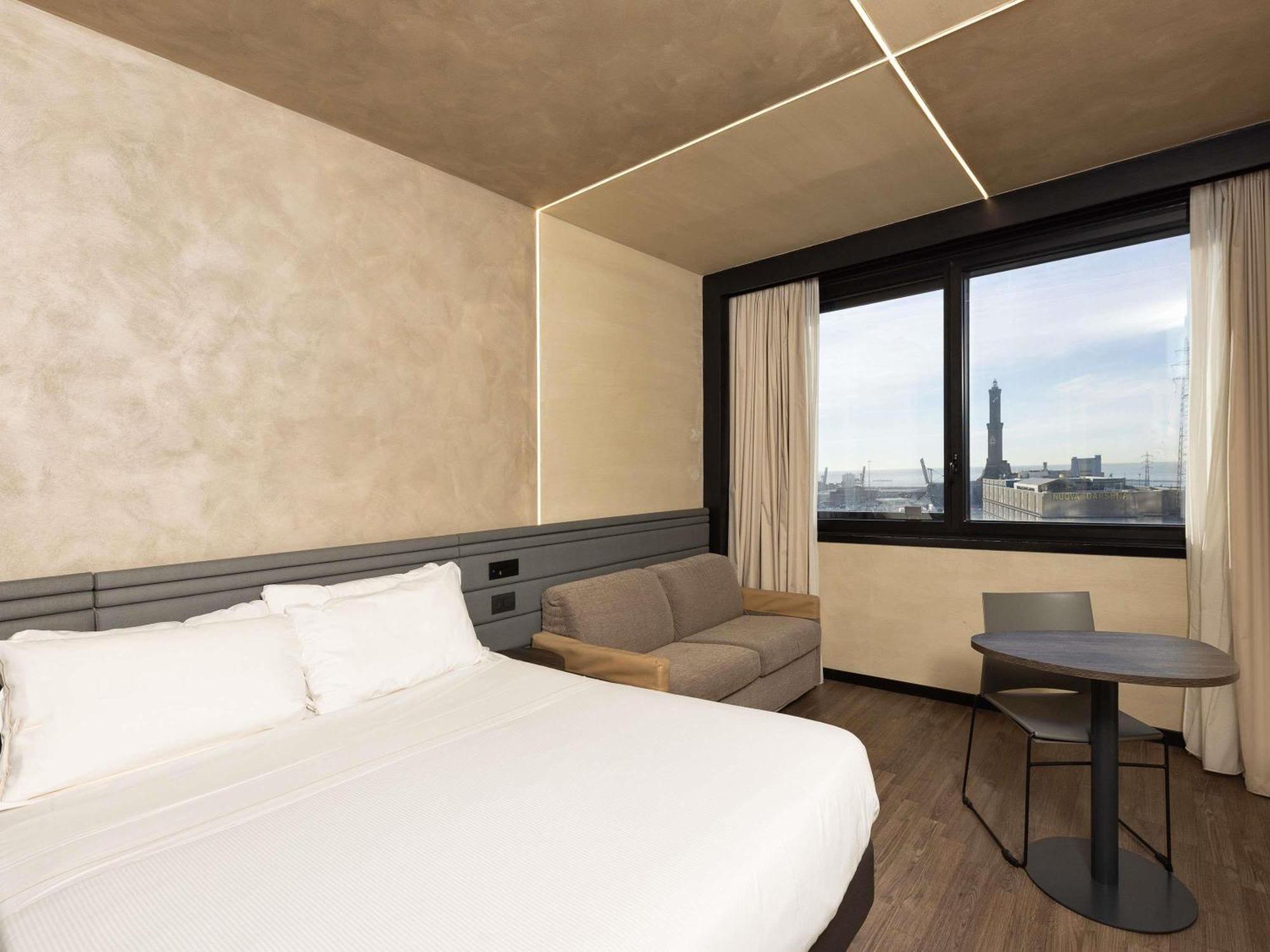 Quarto Superior com 1 Cama de Casal e 1 Sofá-Cama