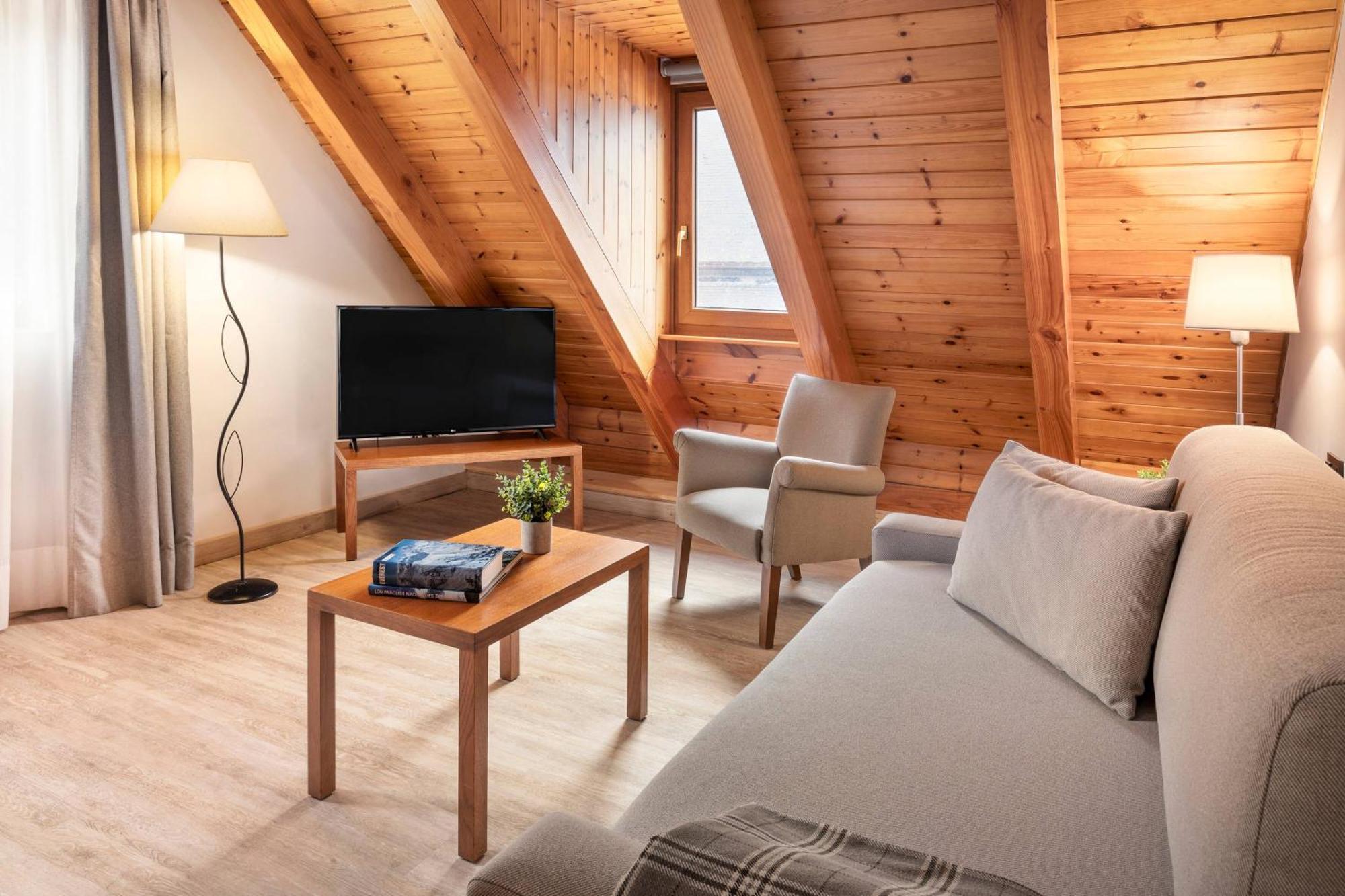 Duplex Suite (2 adults + 2 children),1756498199:JPEG