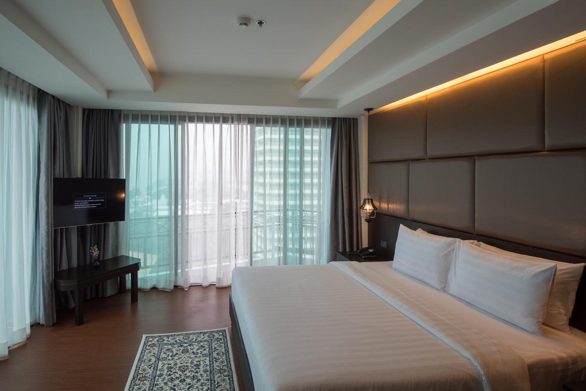 Deluxe King Room