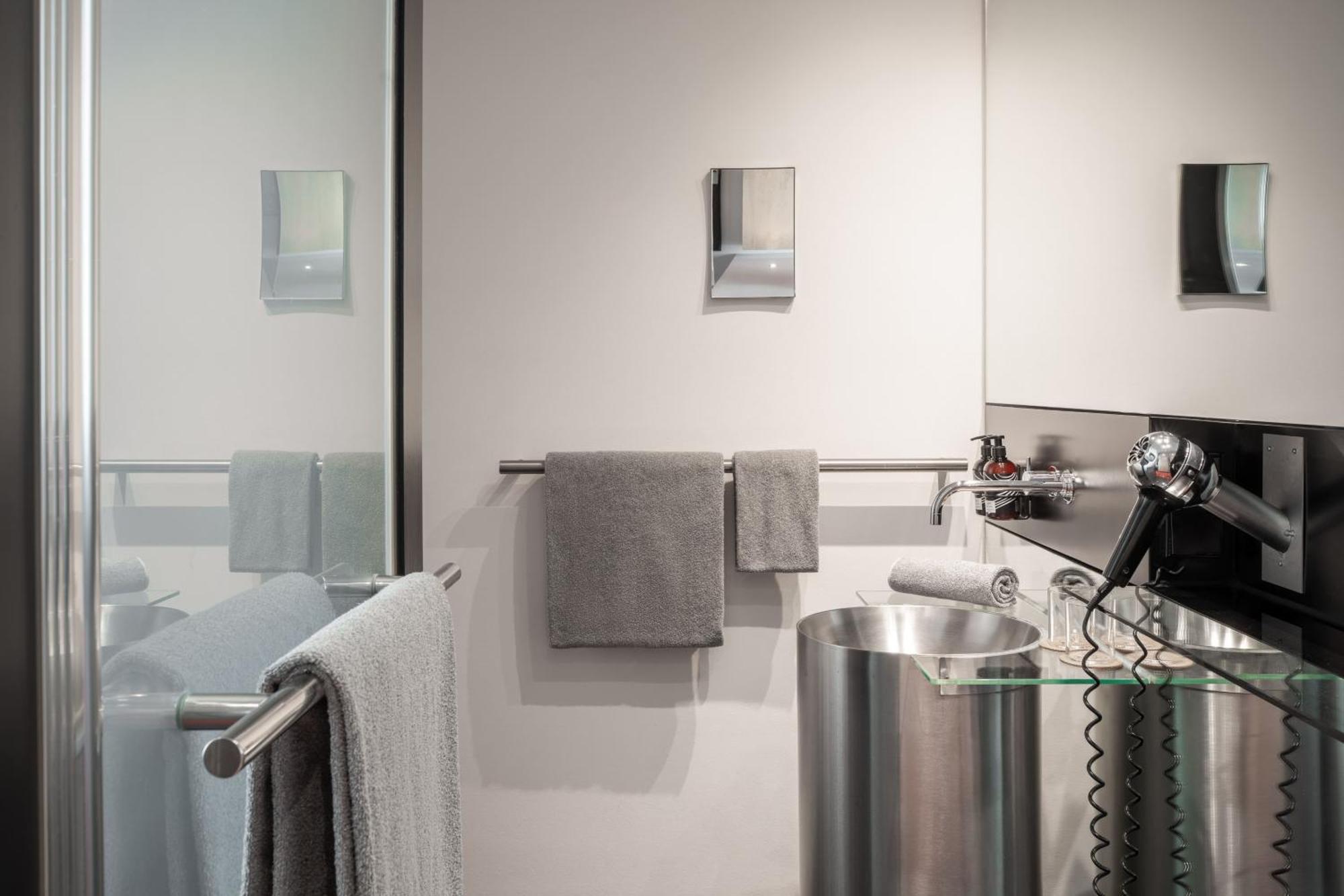 The Innside Twin Room,1758263208:JPEG