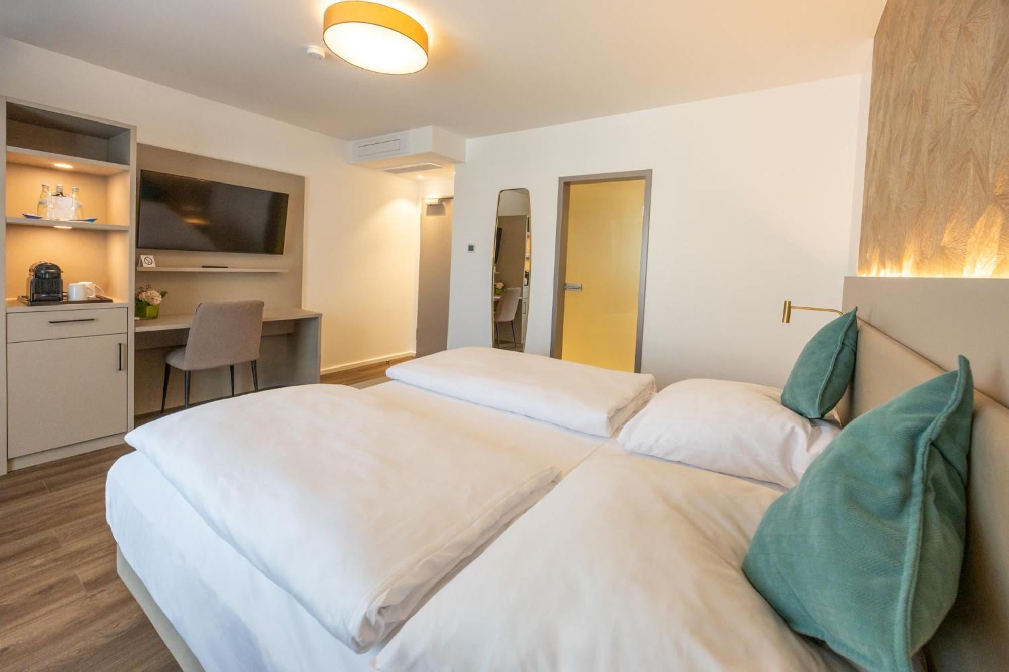 Deluxe Double Room,1758264220:JPEG