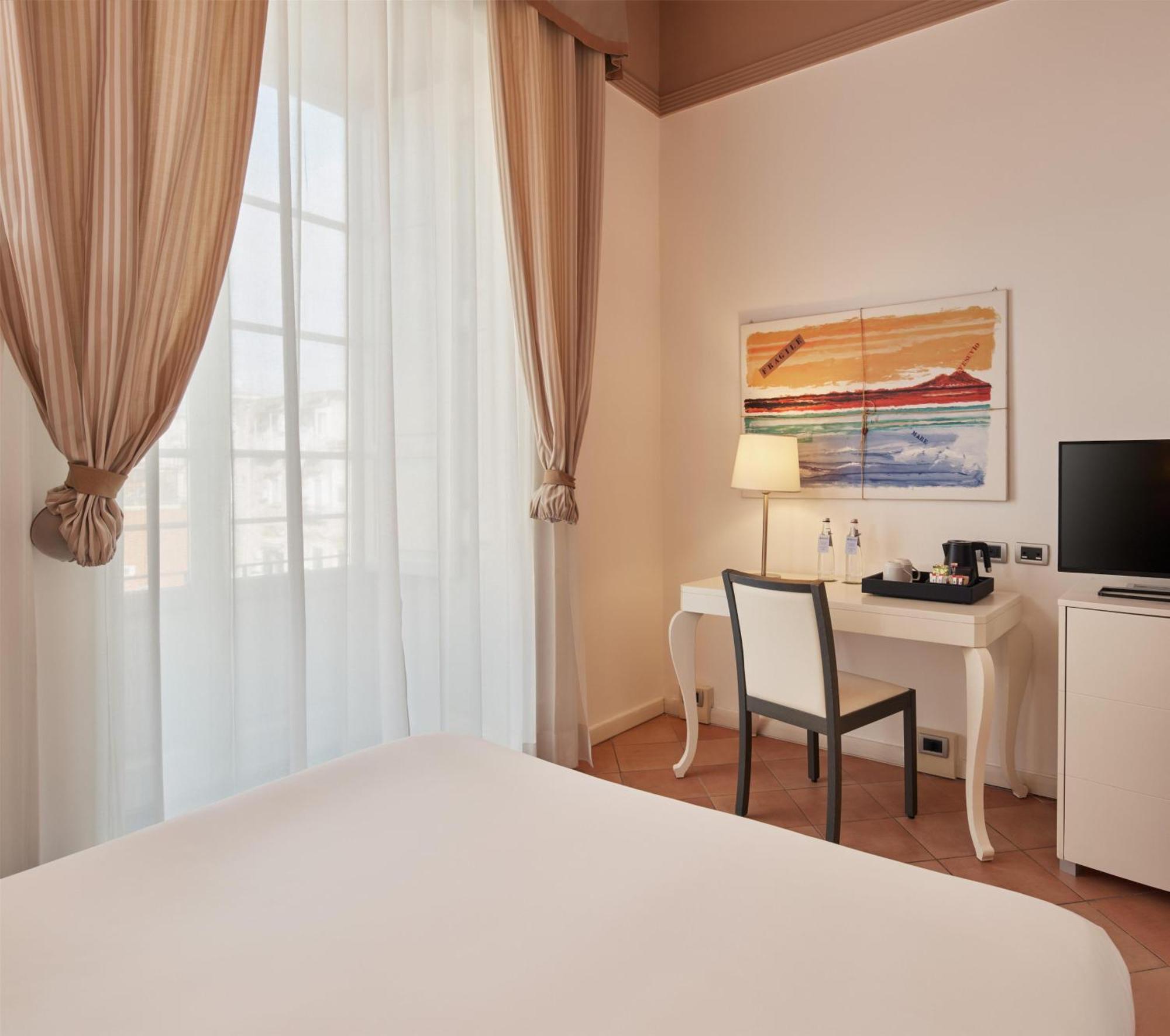 Habitación con cama grande