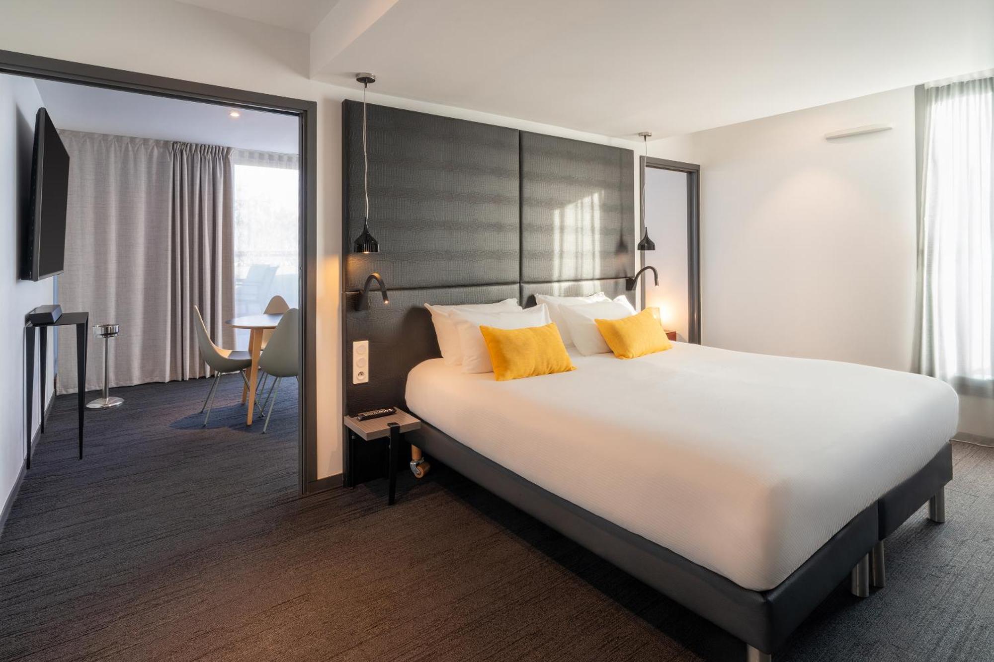 King Suite with Spa Bath and Terrace - Non-Smoking,1758423185:JPEG