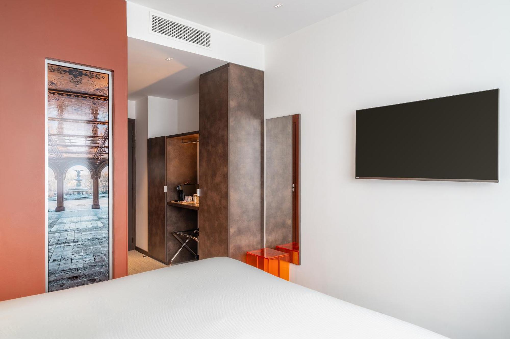 Privilege King Room Shower Non-Smoking