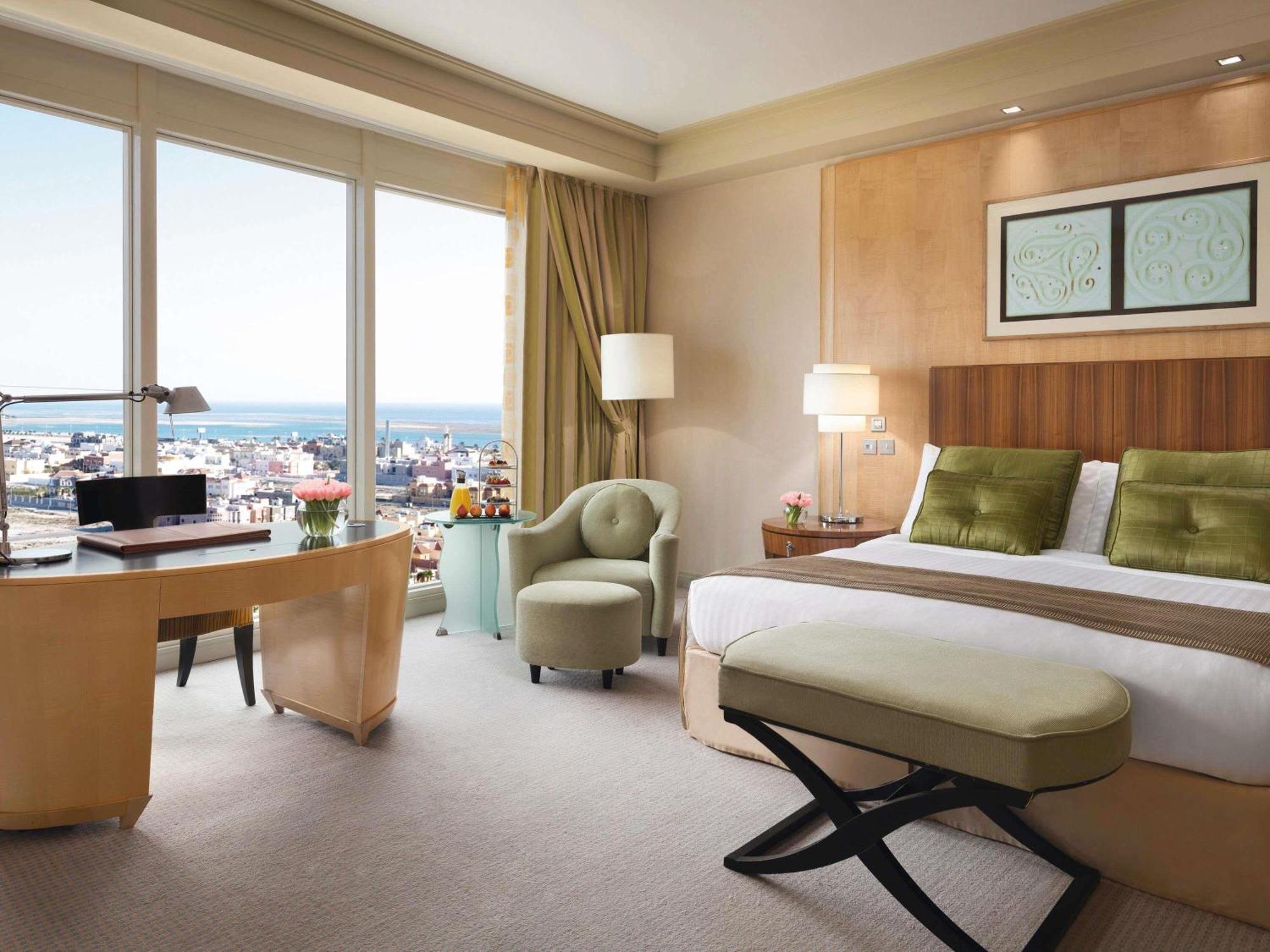 Deluxe King Room with Partial Sea View