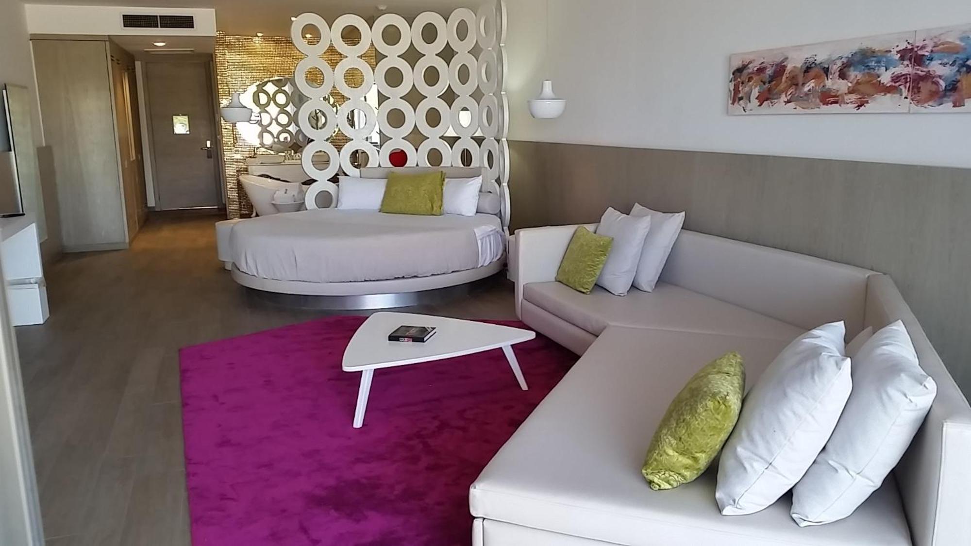 Honeymoon Suite Adults over 18 years old only