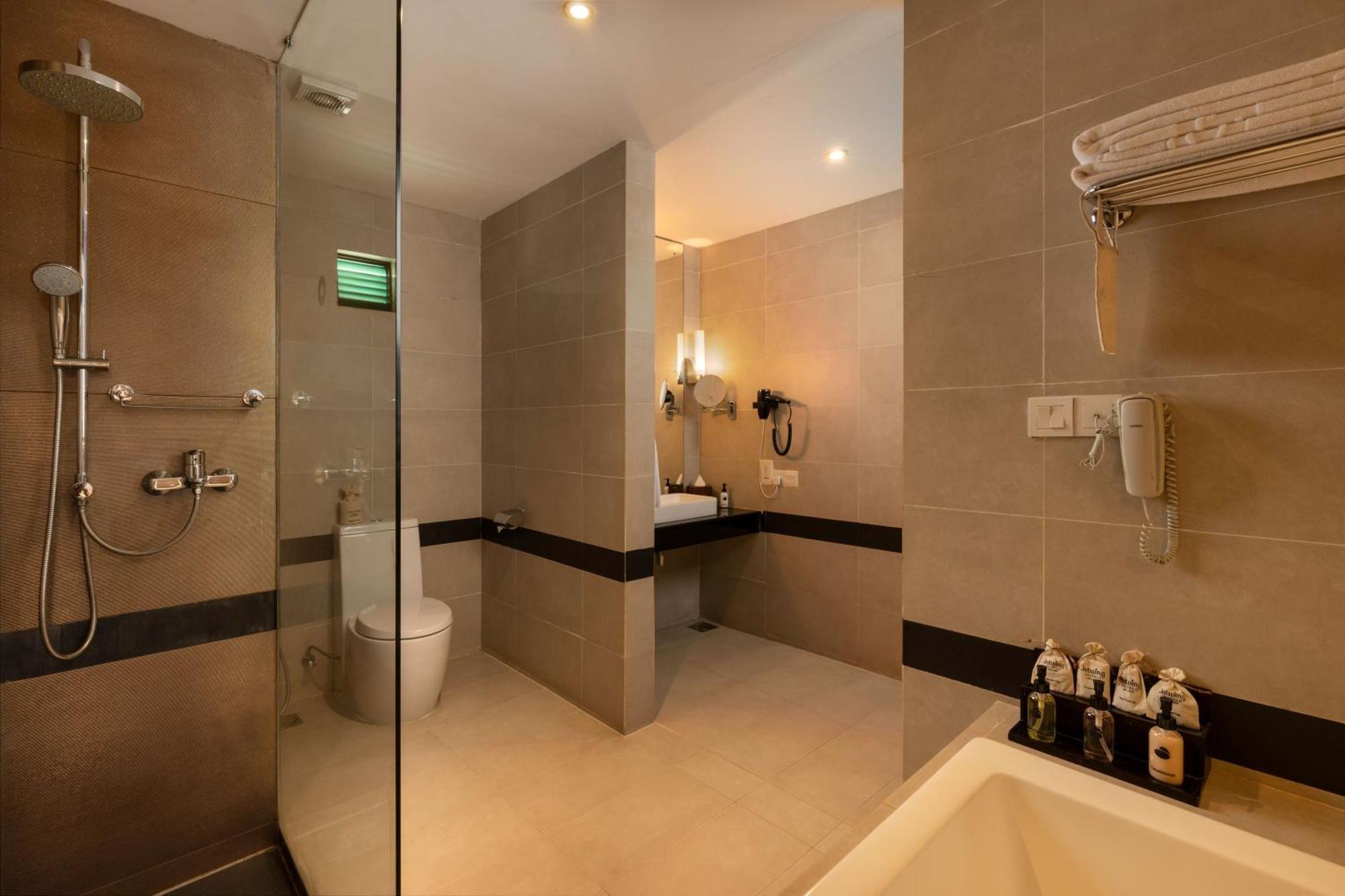 Deluxe Double Room Sea View at Seaside Social Lounge & Bar & on Spa Black Coral & Centre Point Restaurants