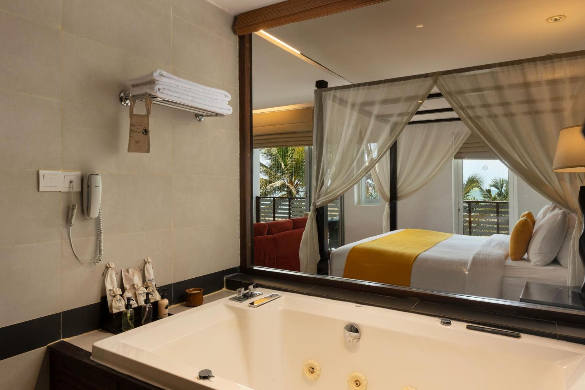 Suite Sea View at Seaside Social Lounge & Bar & on Spa Black Coral & Centre Point Restaurants