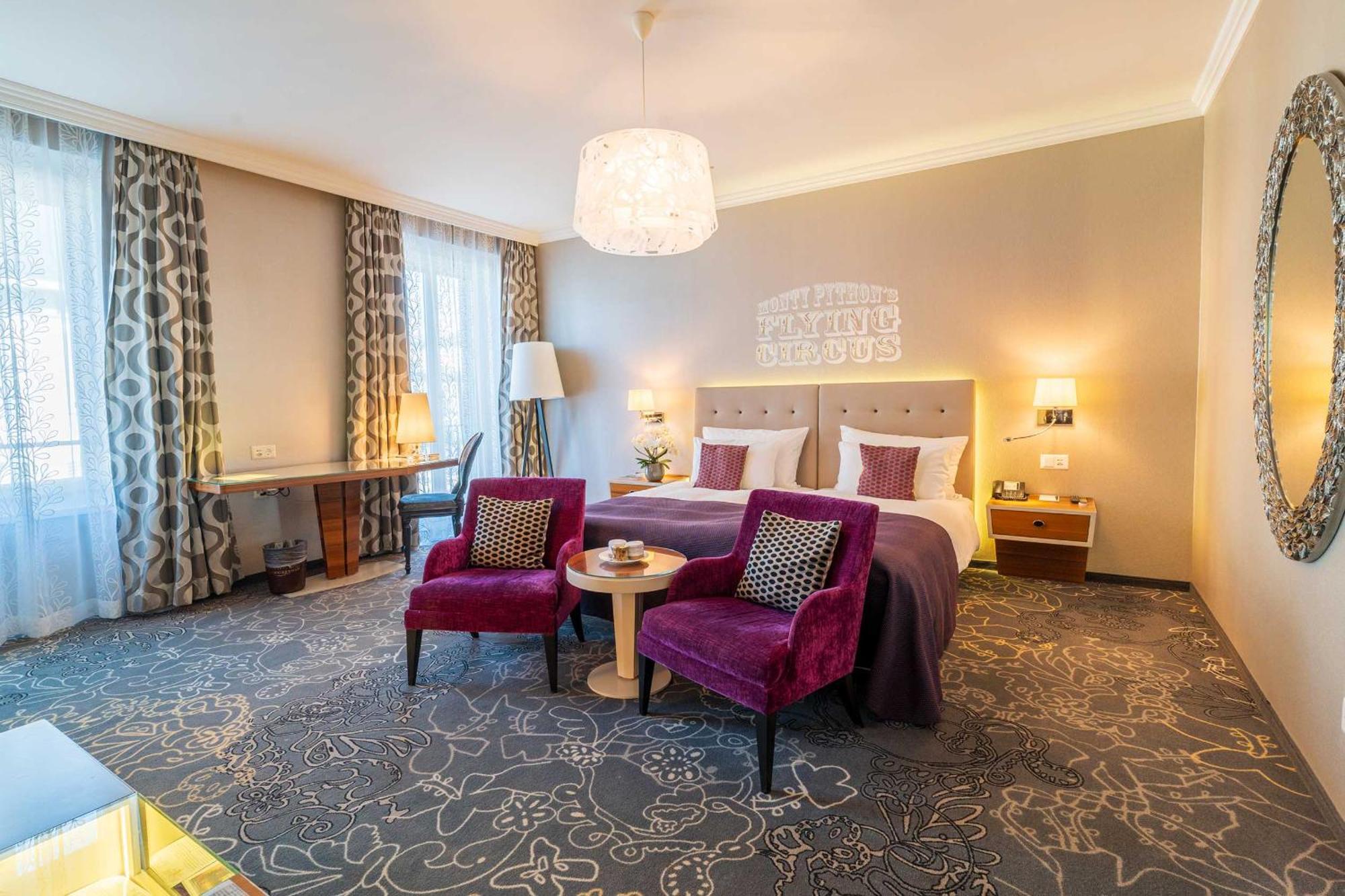 Deluxe Double or Twin Room with City View