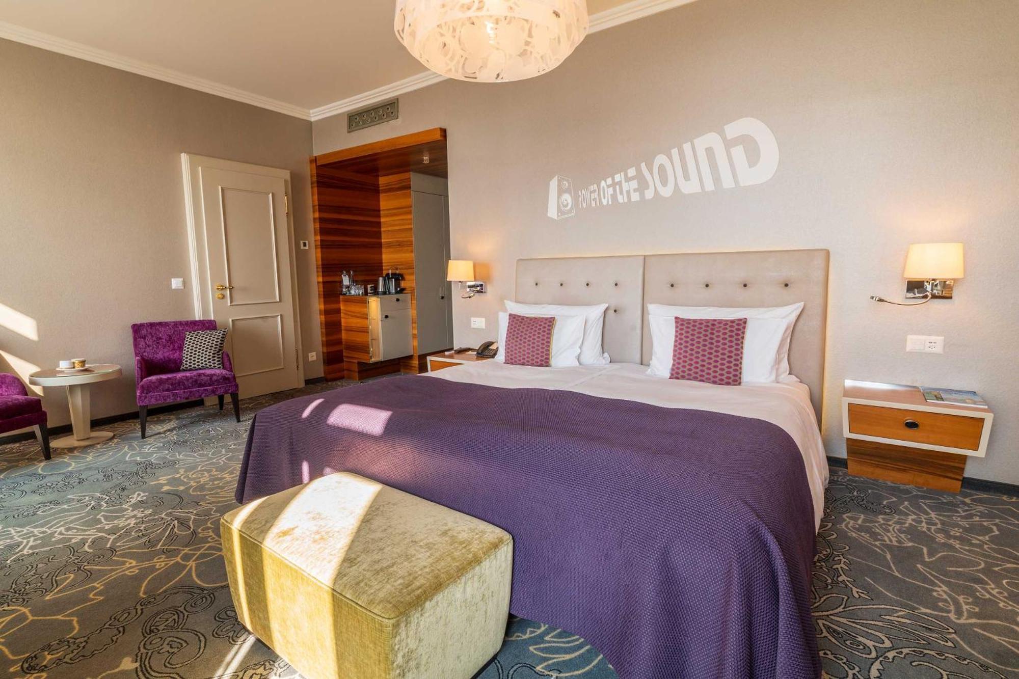 Deluxe Double or Twin Room with Lake View