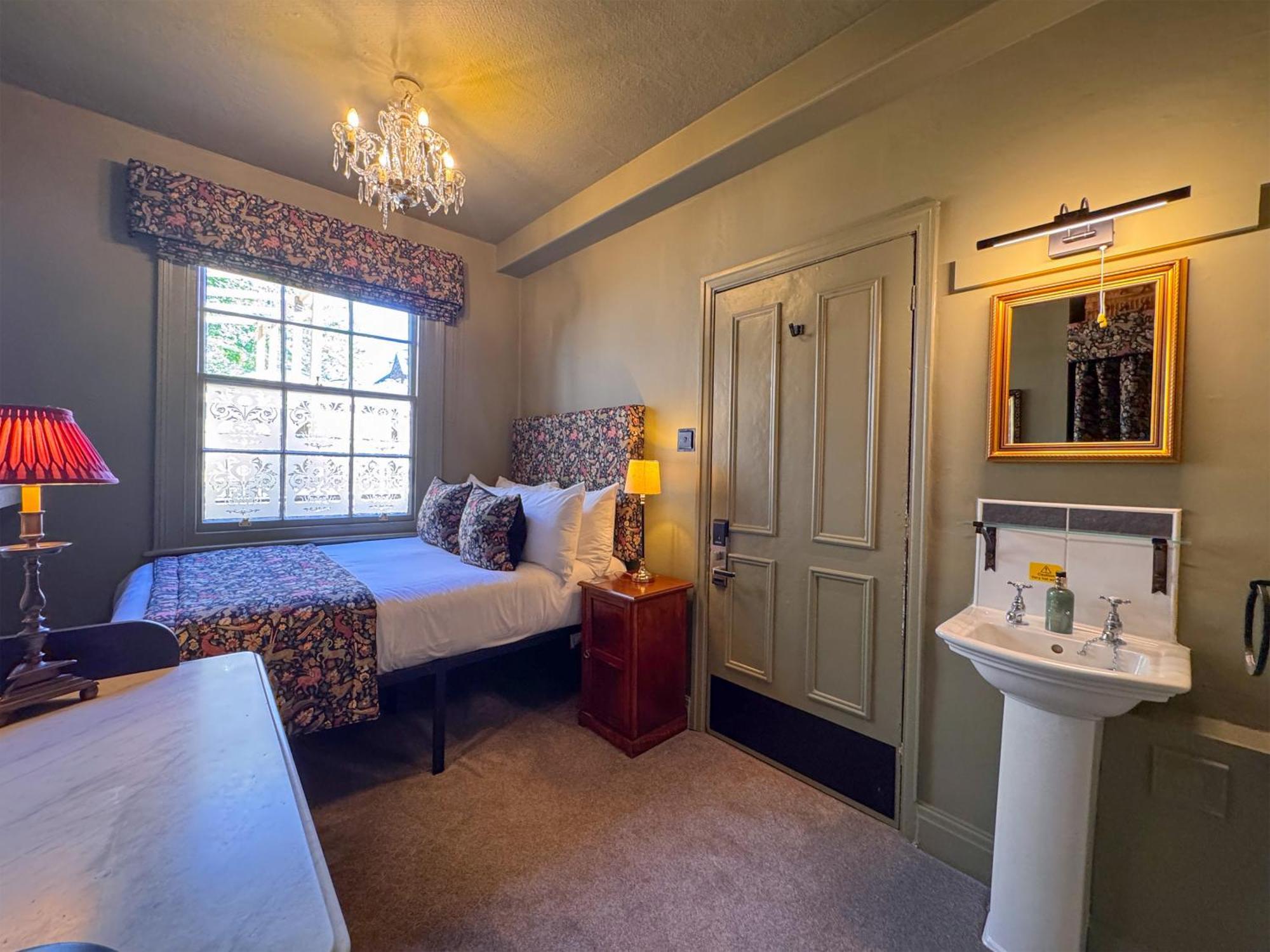 Small Queen Room