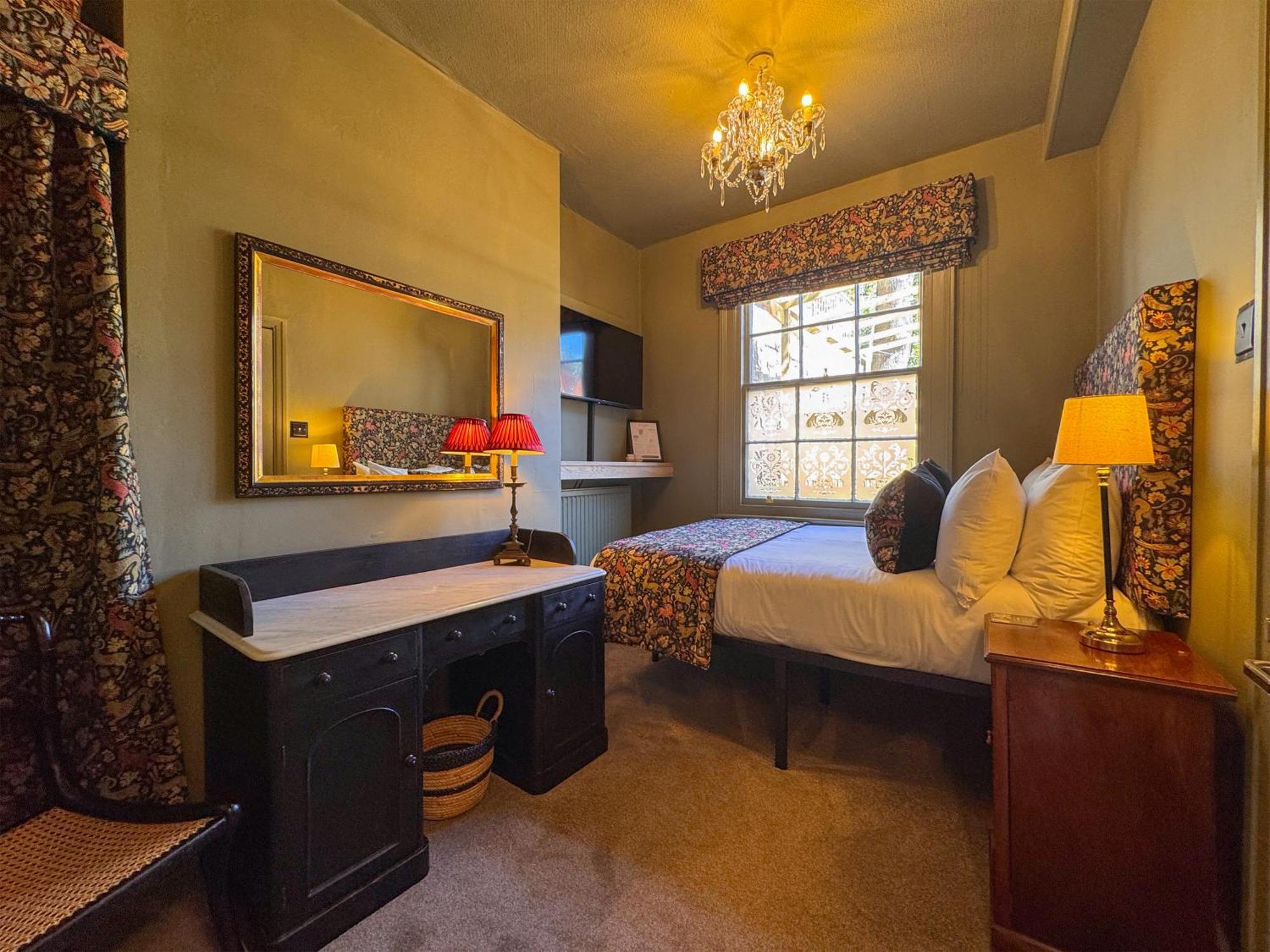 Small Queen Room