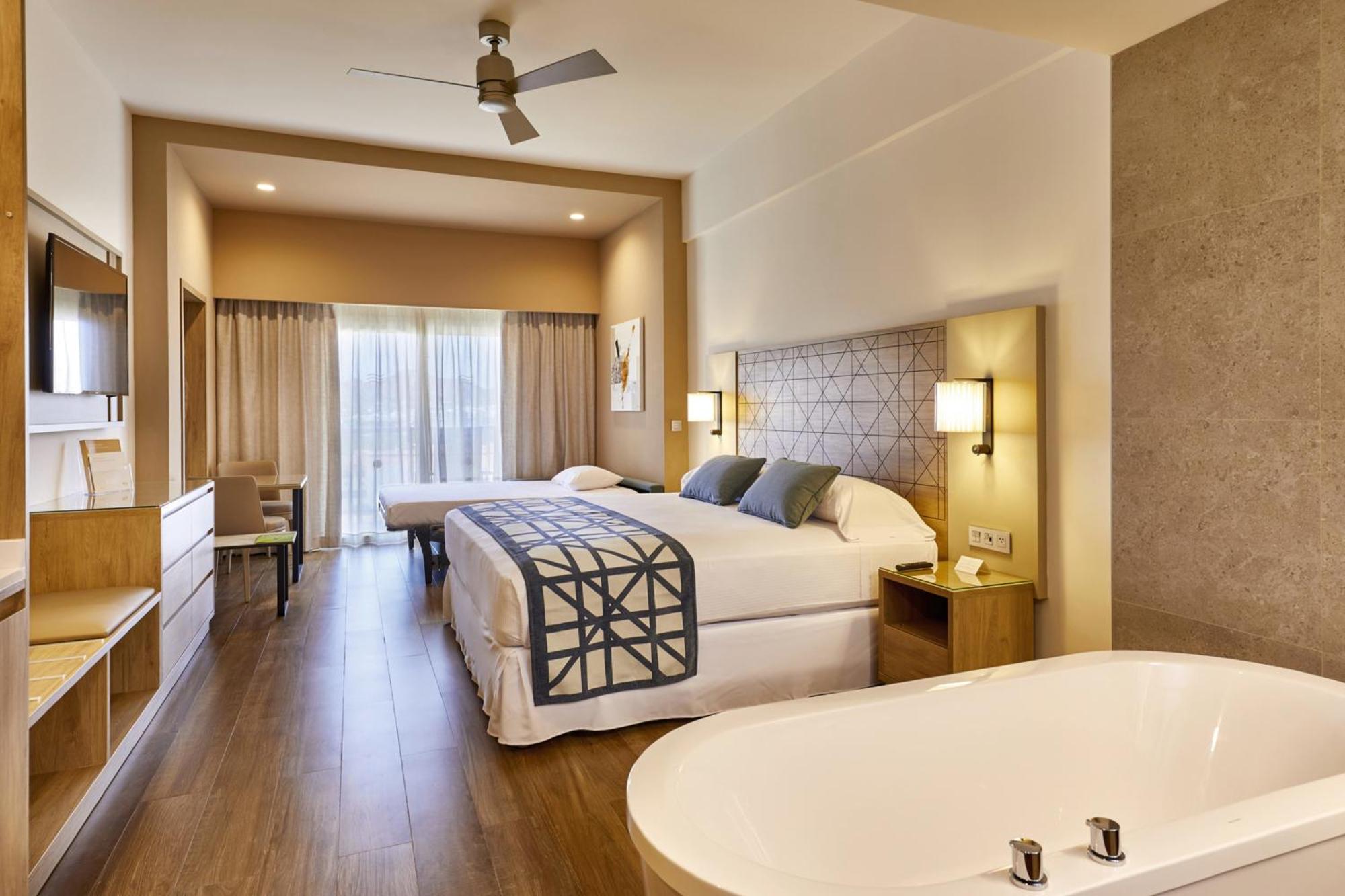 Junior Suite met Gedeeltelijk Uitzicht op Zee