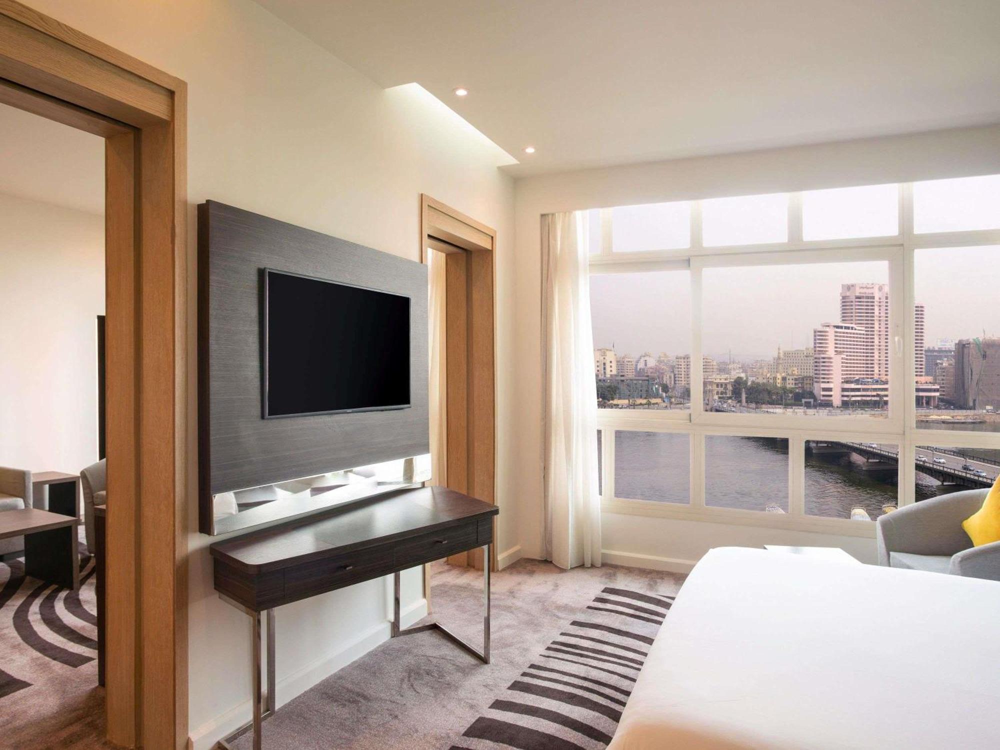 Superior Suite with One Double Bed and Sofa - River Side