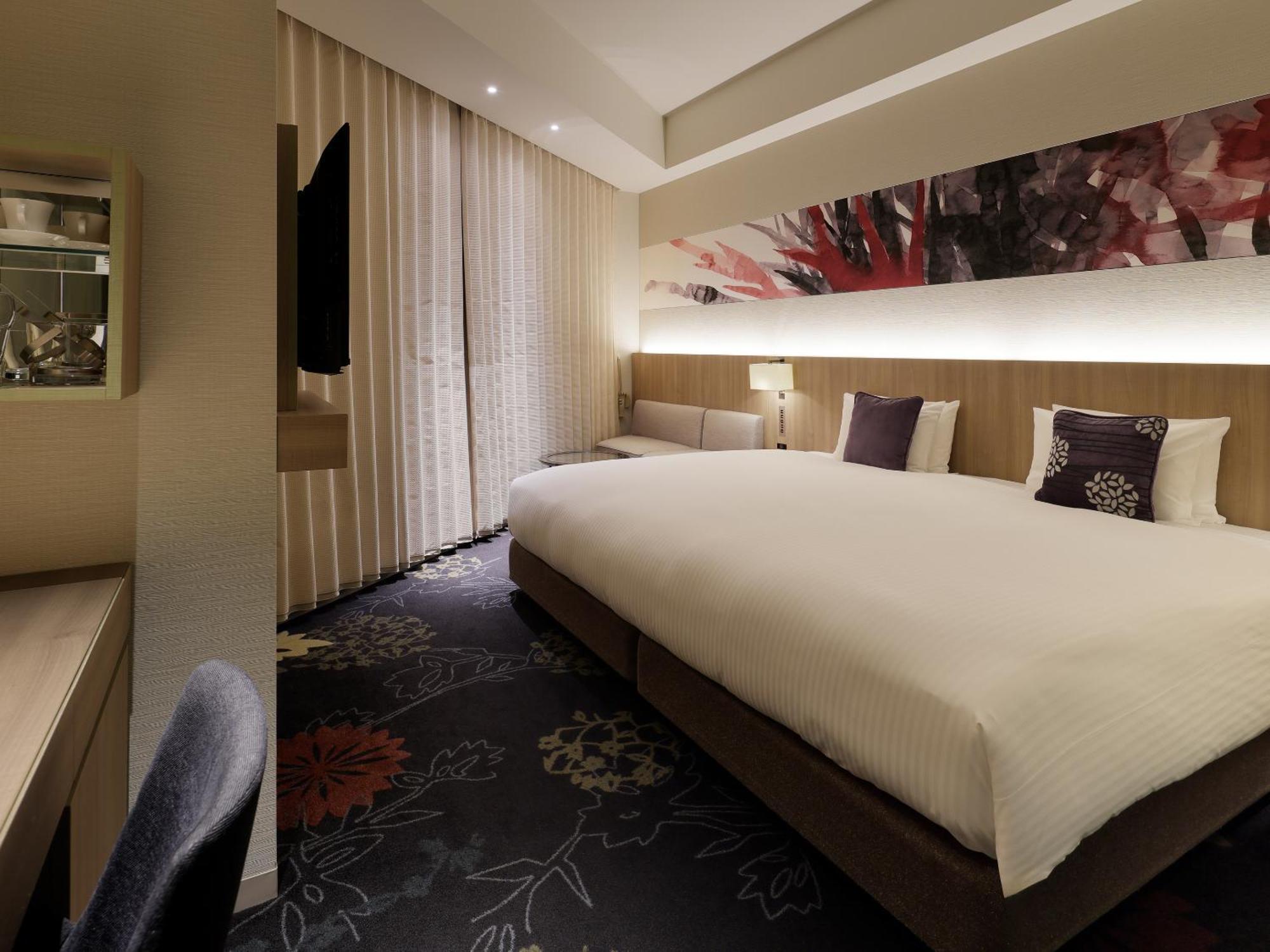Superior Wide King Room