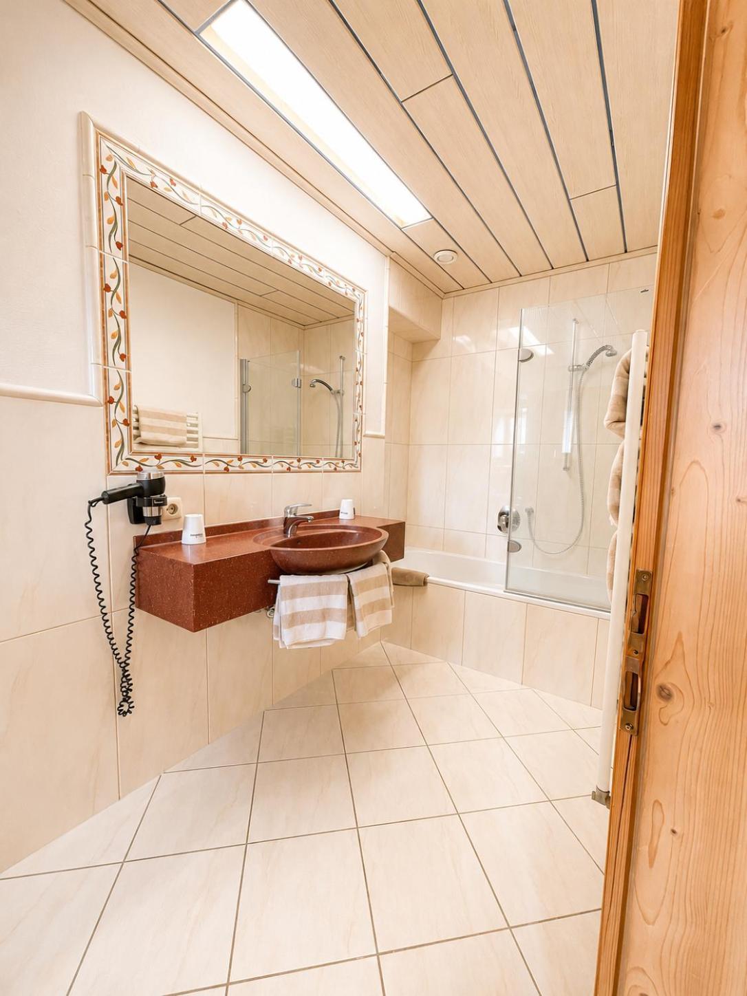 Doppelzimmer mit Balkon