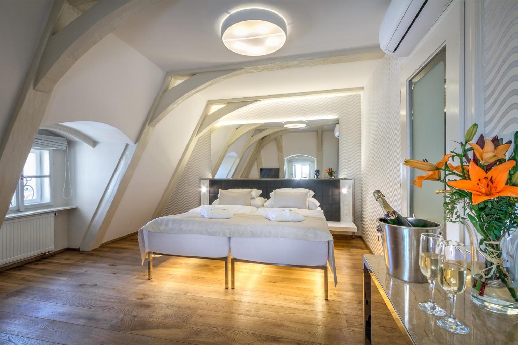 Deluxe Double Room City View
