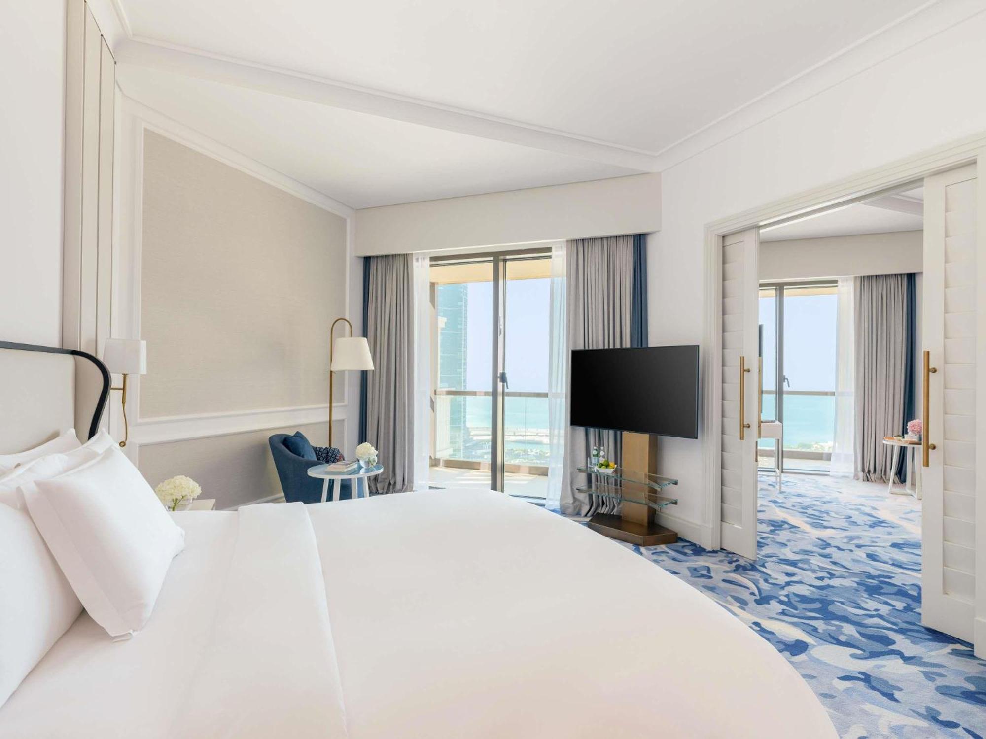Suite Prestige con vistas parciales al mar - Cama extragrande - Acceso al club