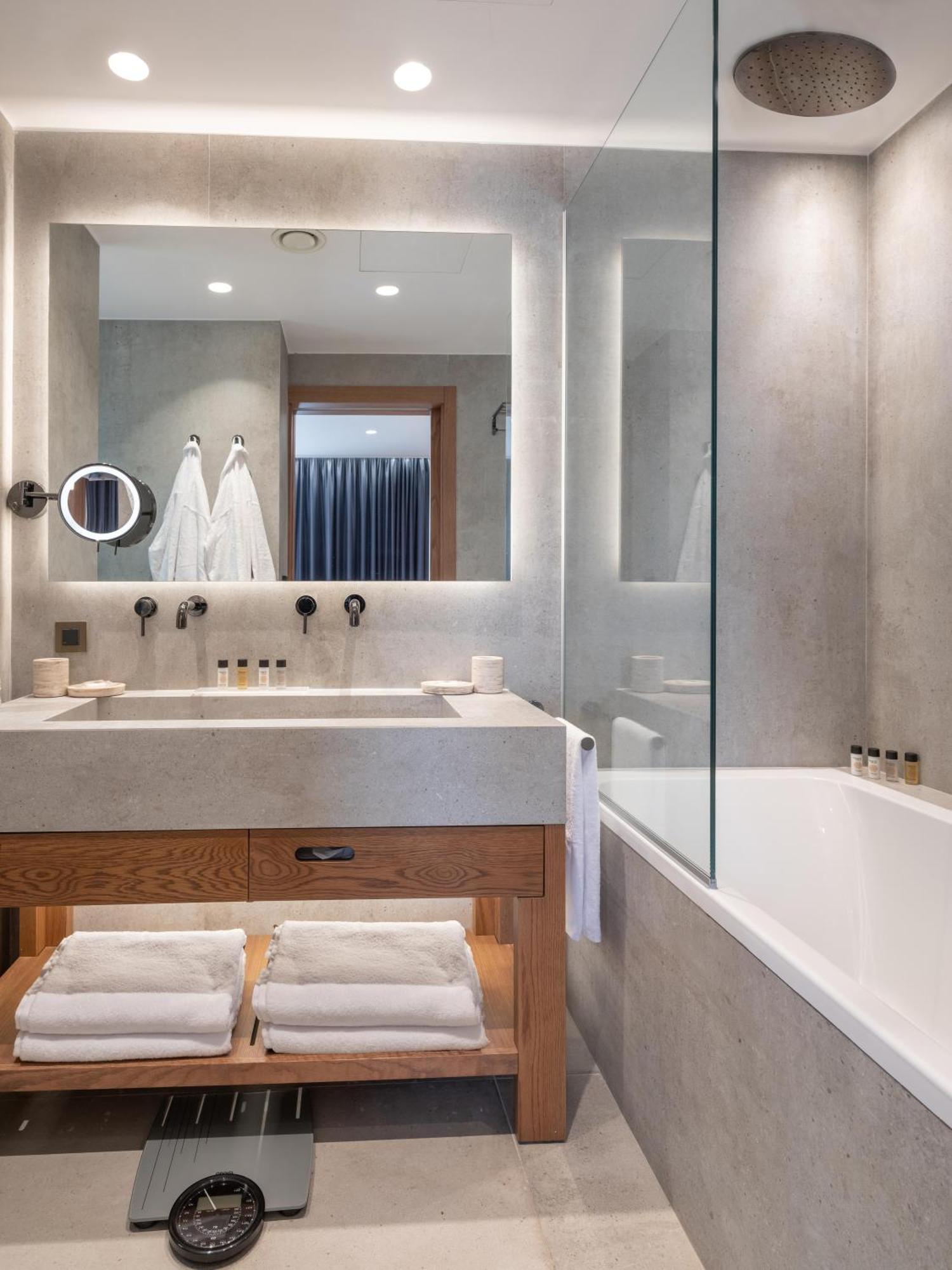 Suite Familiare Royal con 2 Camere da Letto e 2 Bagni Fronte Acqua