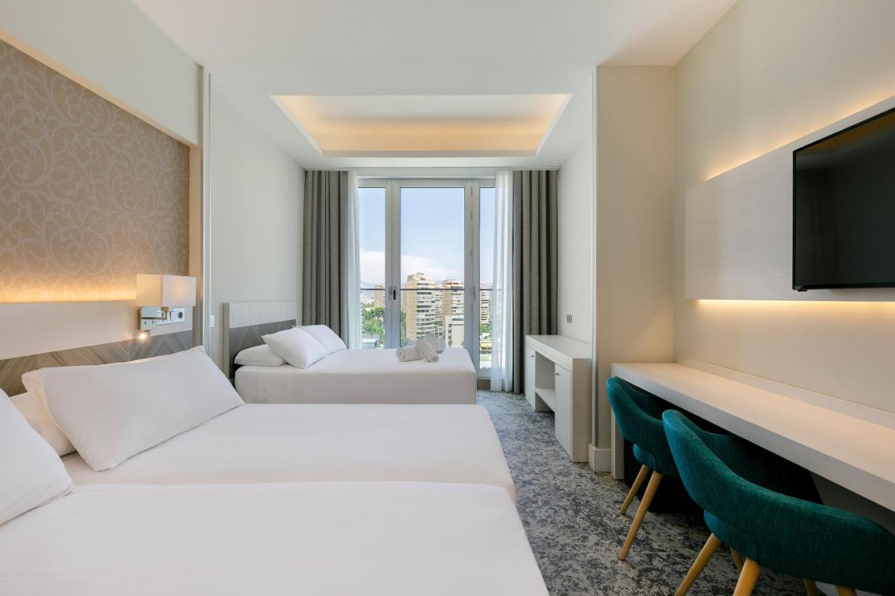 Quarto Familiar (2 Adultos + 1 Criança)