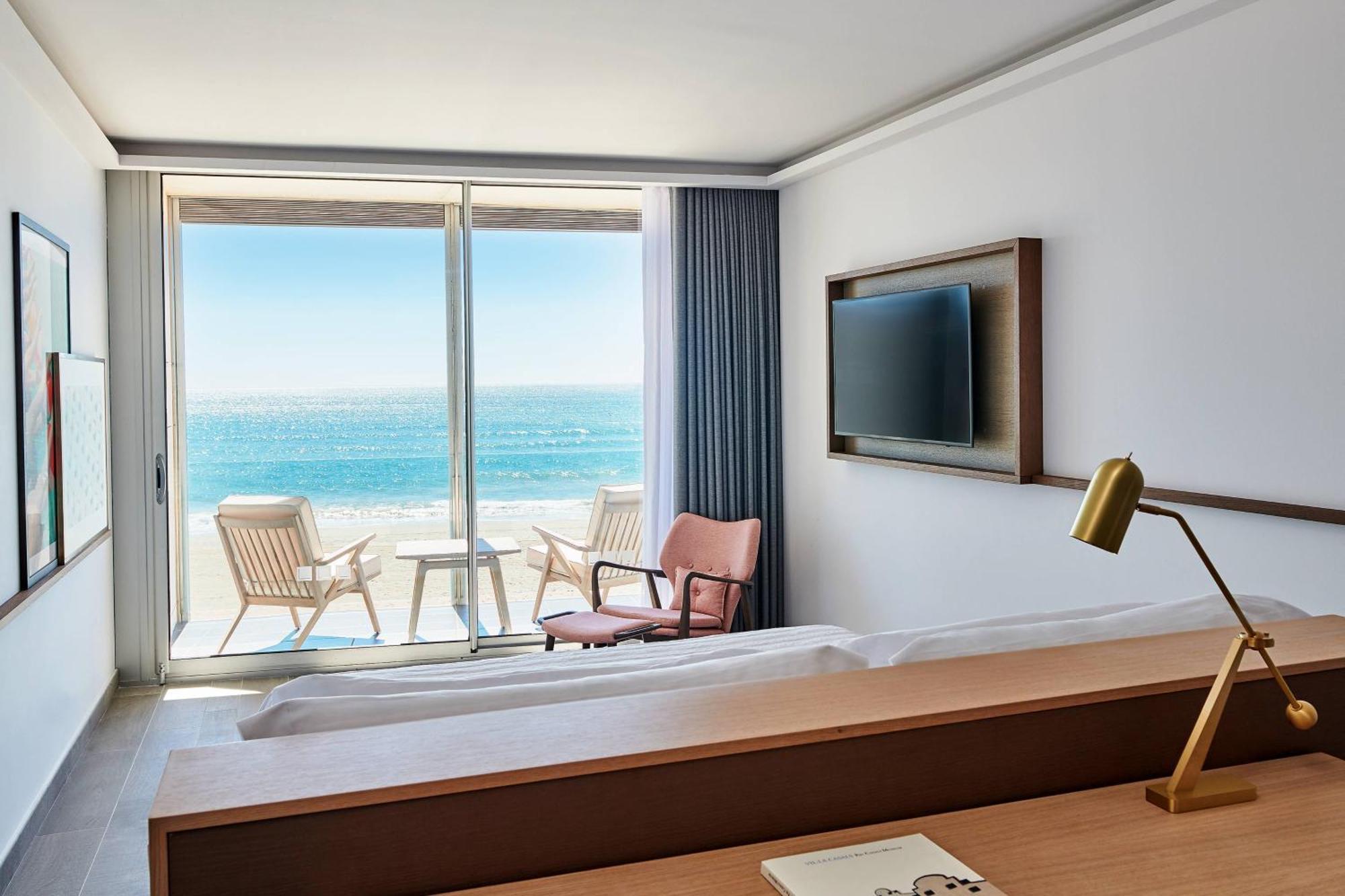 Premium Beachfront Contemporary Twin Room