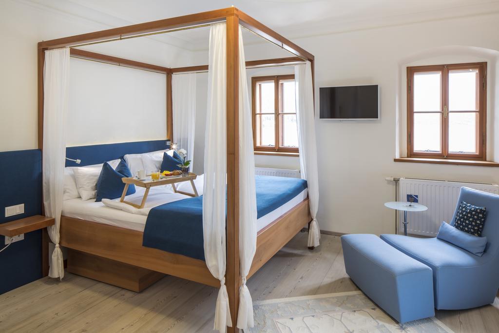 Superior Suite Lake View