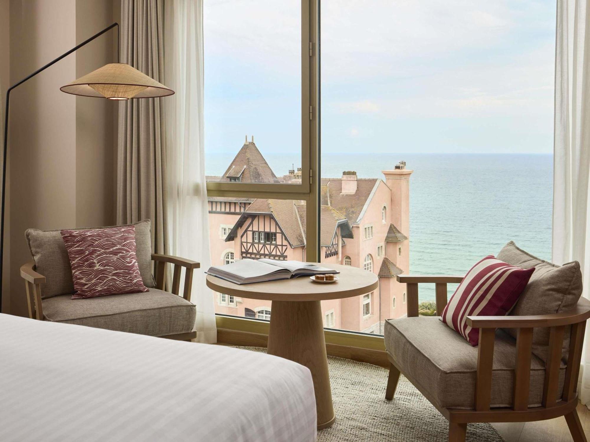 Deluxe Panoramic King Room Ocean View