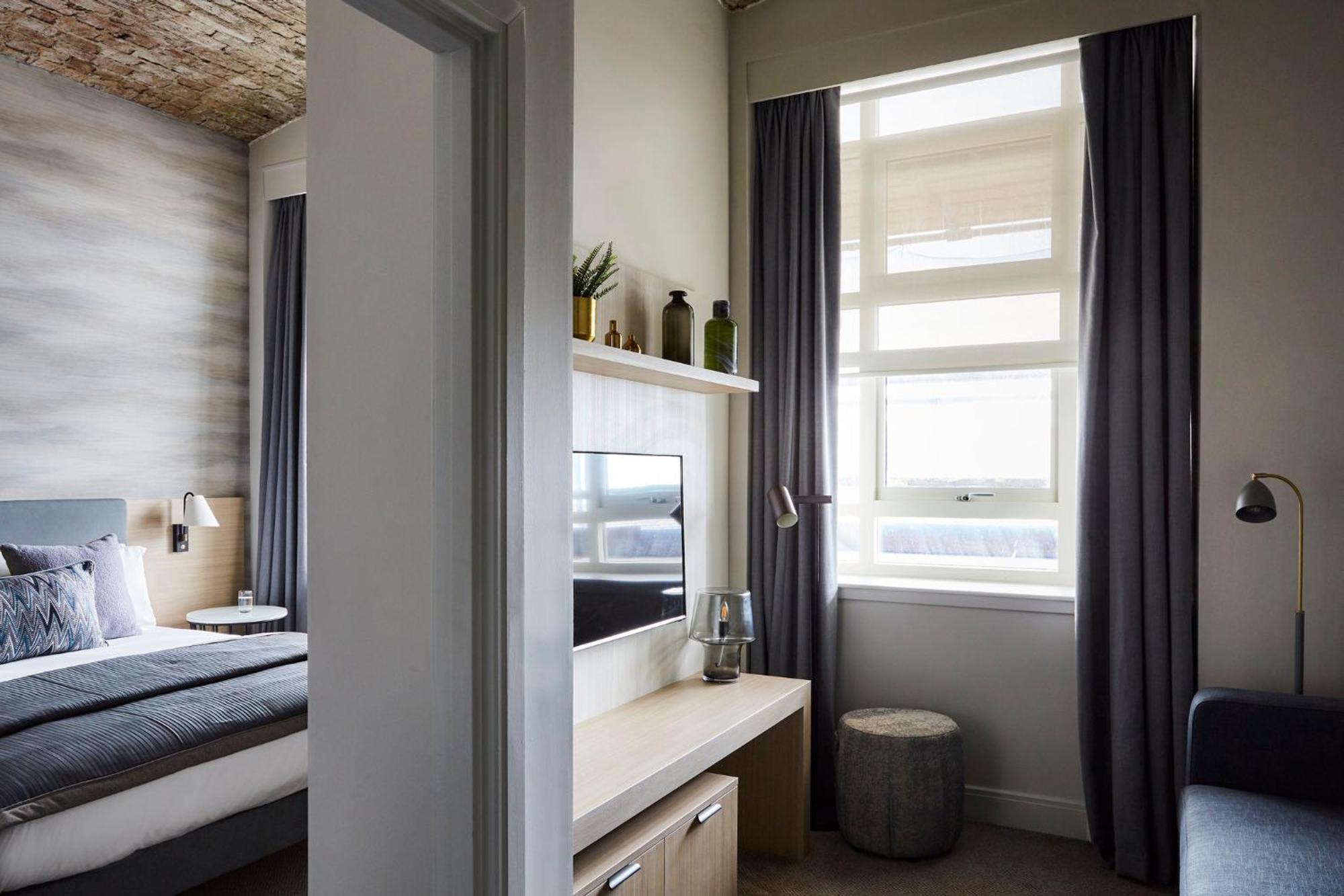 One-Bedroom King Suite