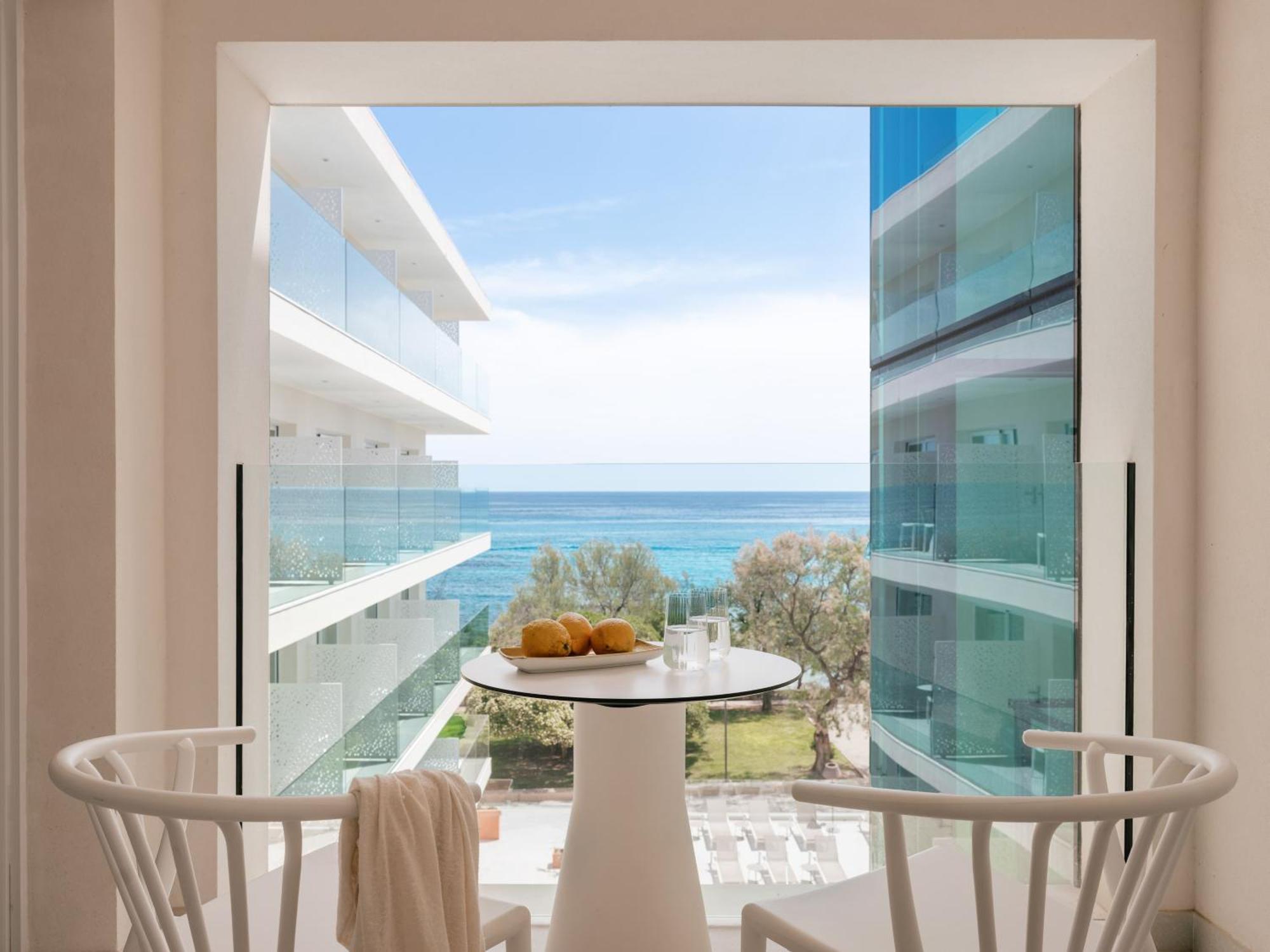 Deluxe Room Partial Sea View