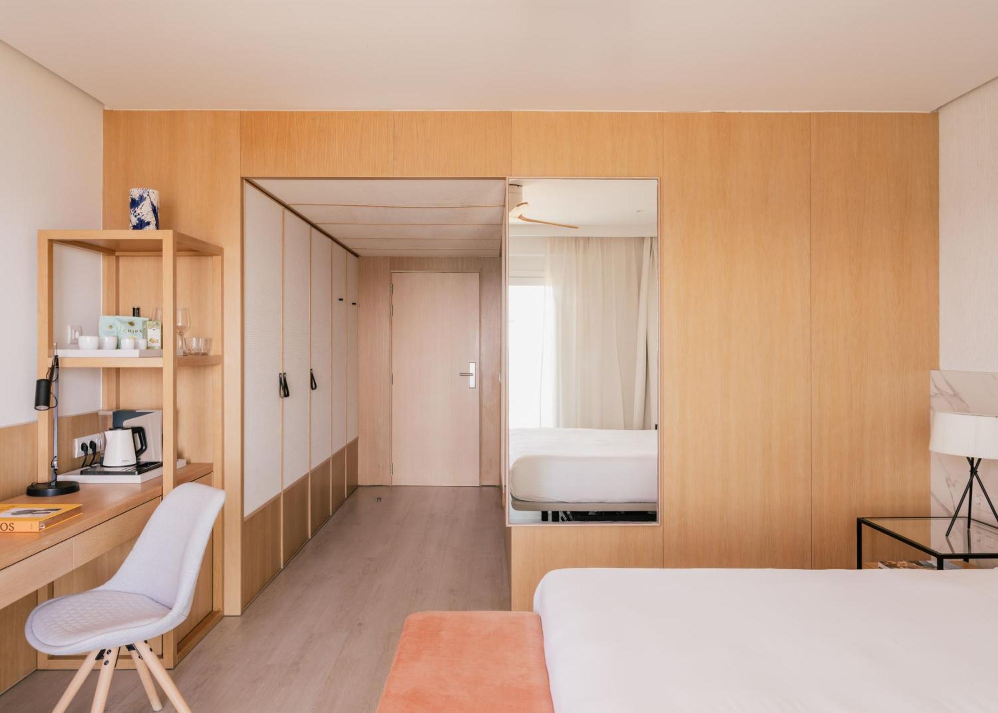 Deluxe Room Frontal Sea View