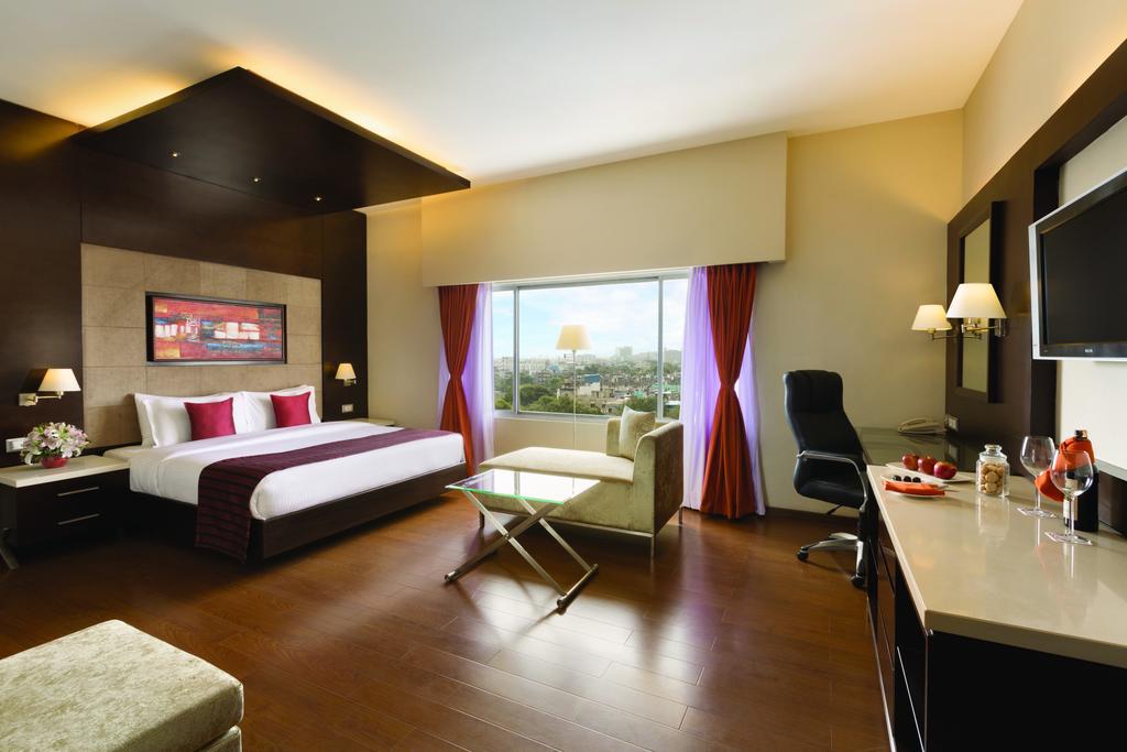 King Suite Non-Smoking - Book & Unlock Exclusive Deals