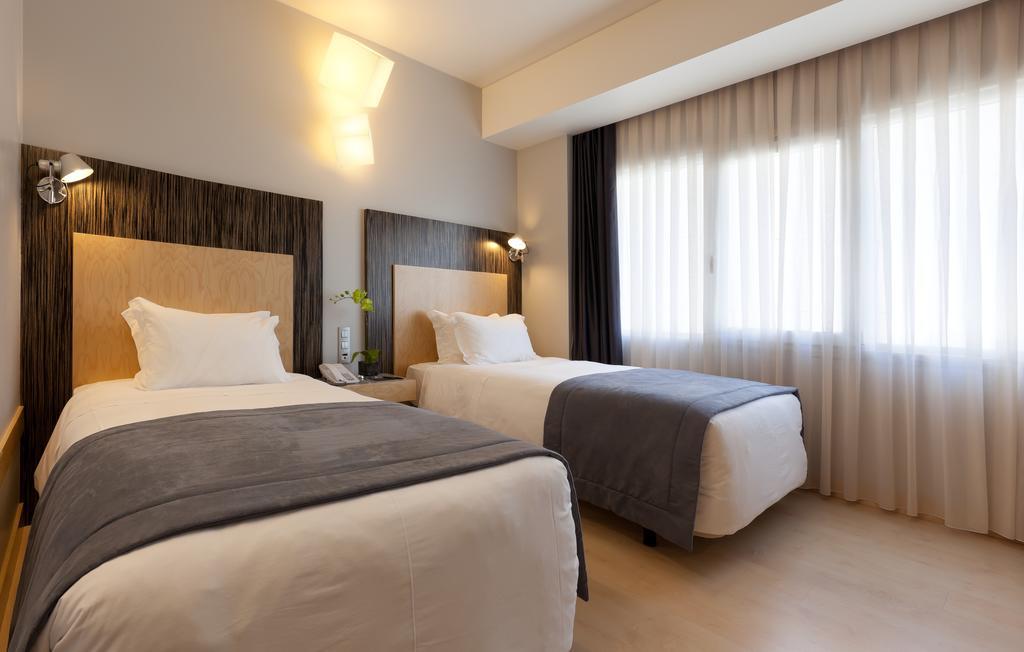 Quarto com 2 Camas de Solteiro