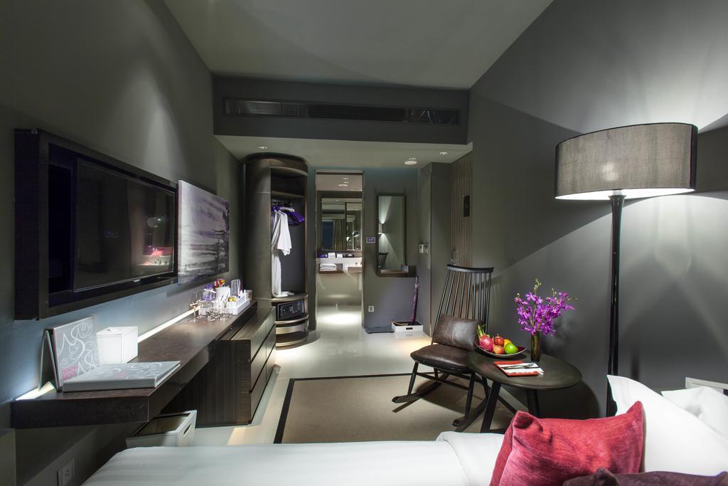 Business Queen Room,698377326:JPEG