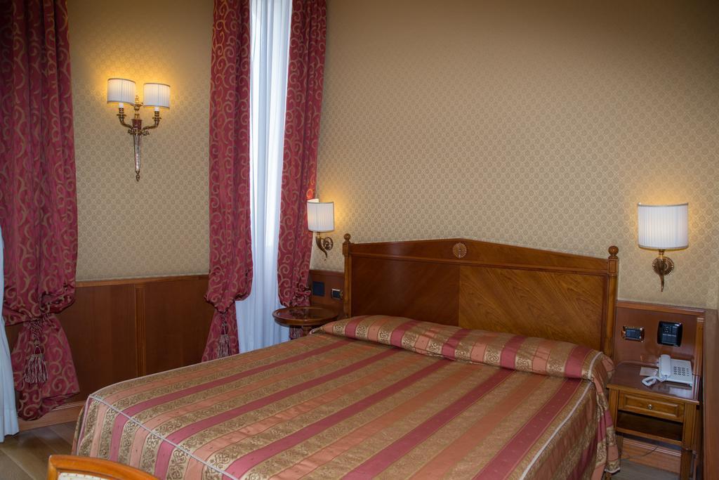 Double or Twin Room Sea View