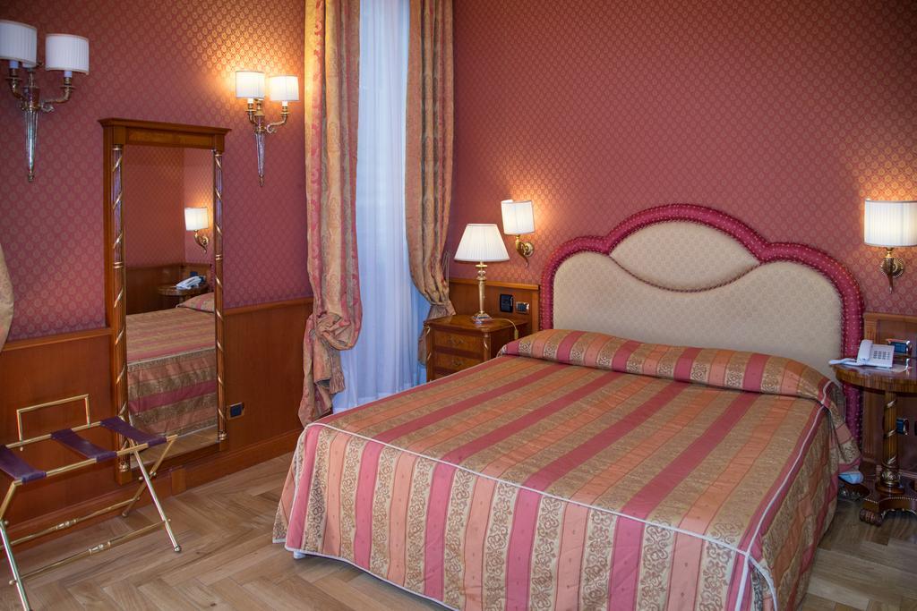Double or Twin Room Sea View